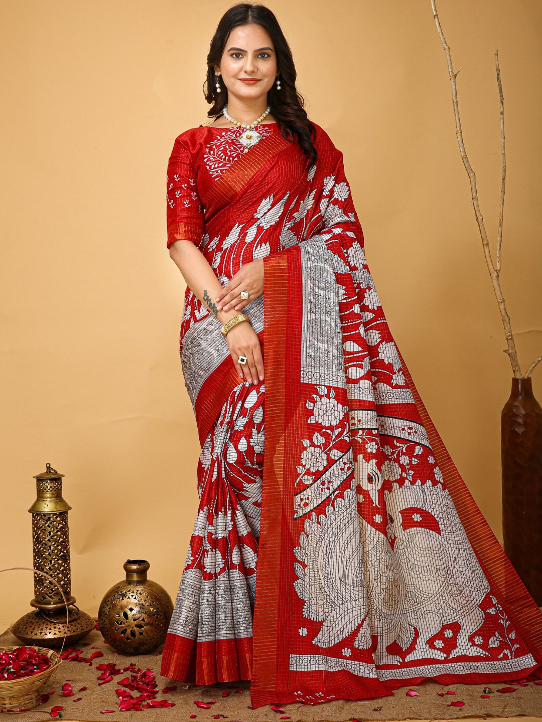 

Rangtulika Ethnics Floral Zari Saree, Red