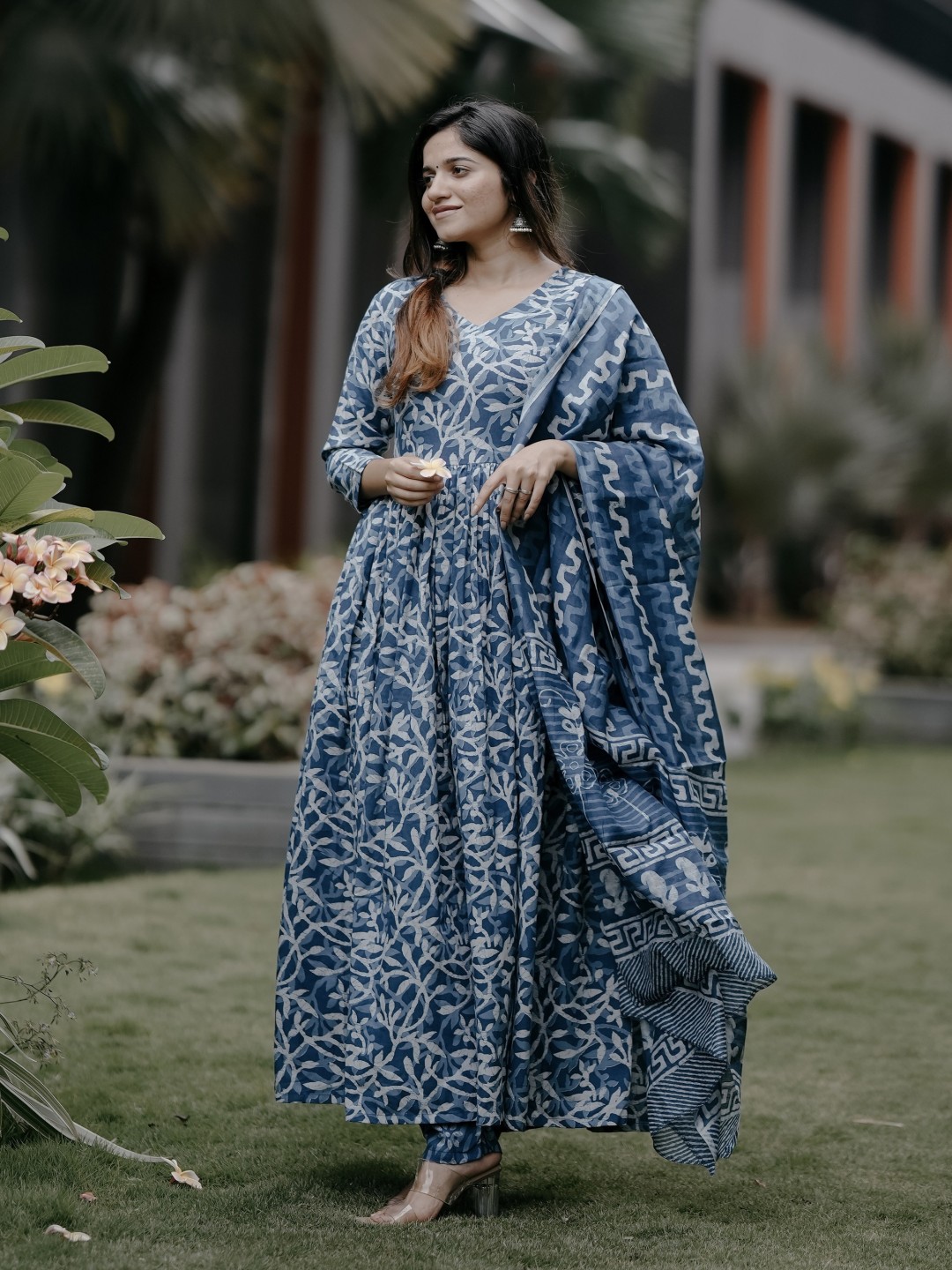 

KALINI Women Floral Printed Regular Kurta with Trousers & With Dupatta, Blue
