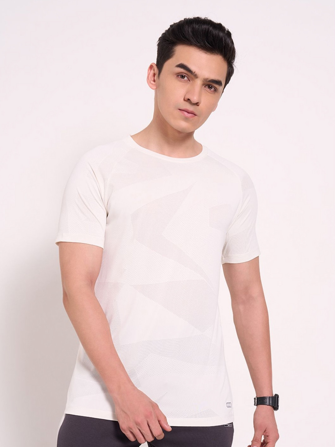 

Ajile by Pantaloons Men Pockets Slim Fit T-shirt, Off white
