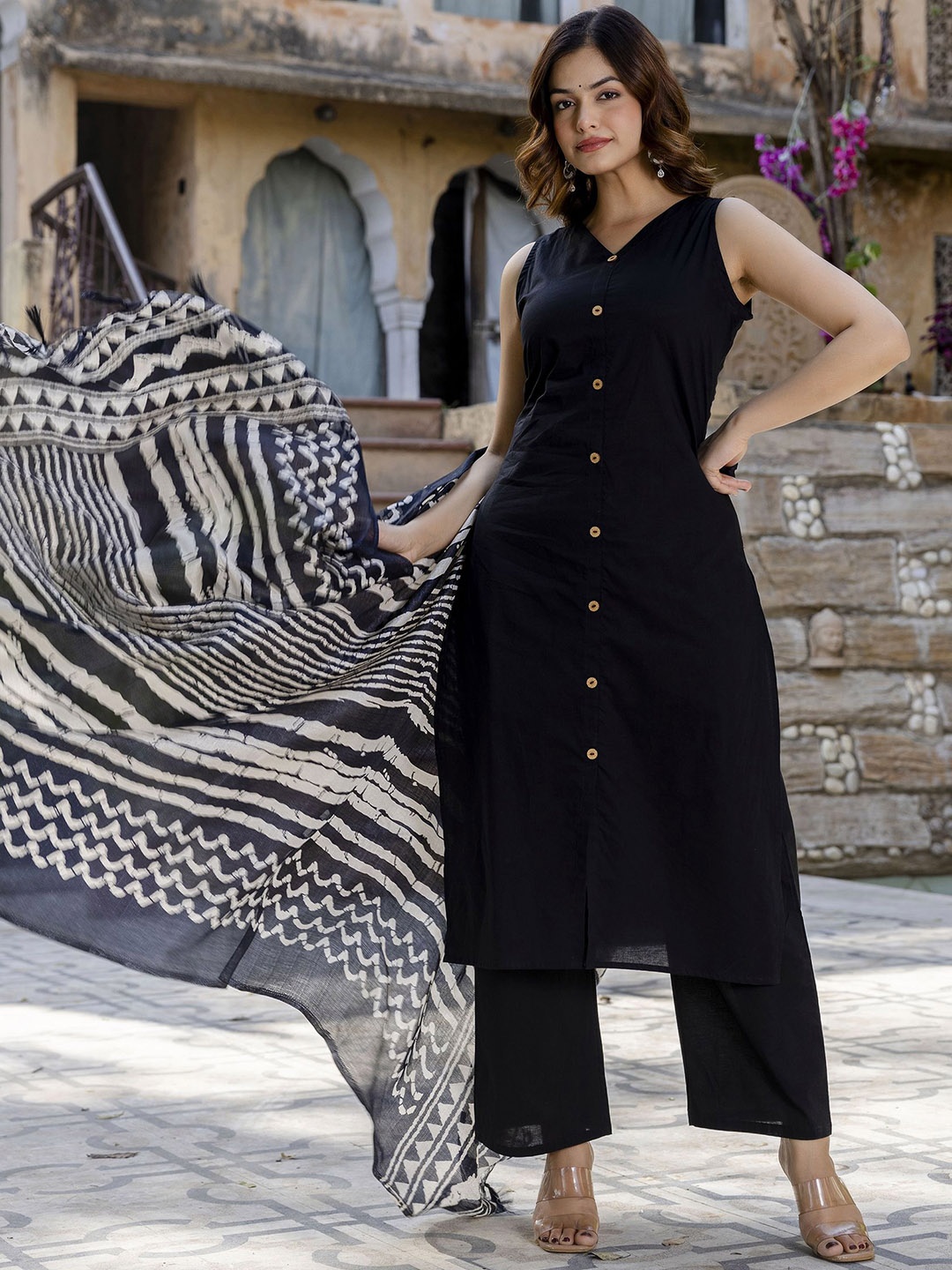 

EthniFlair Women Regular Pure Cotton Kurta with Pyjamas & With Dupatta, Black