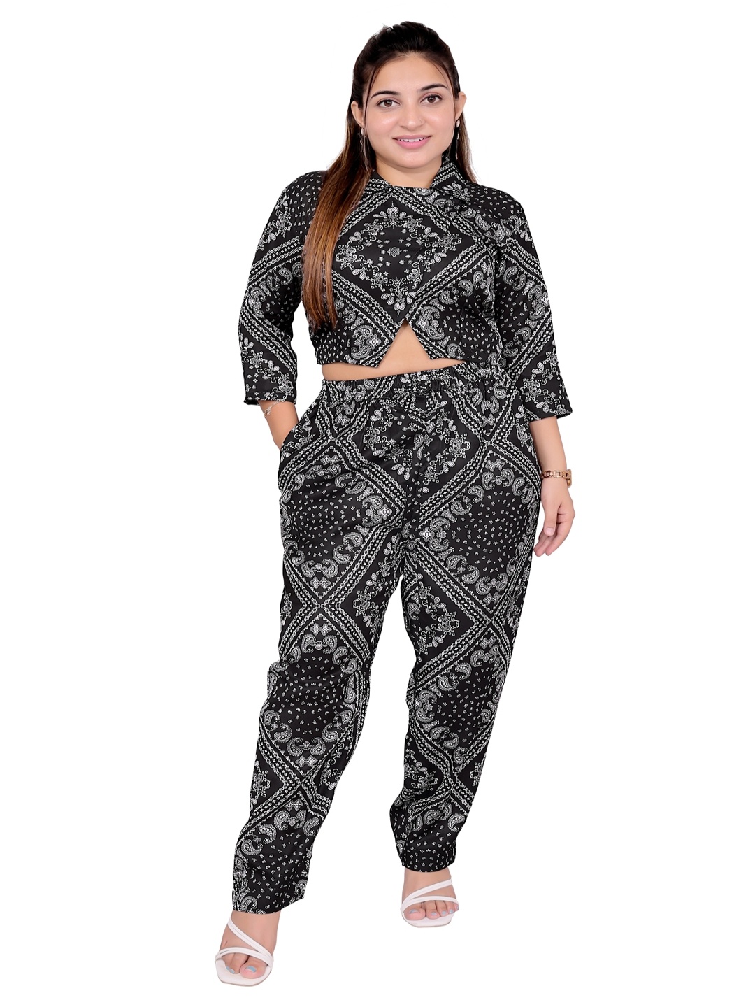 

Kaajal by Vidhi Ethnic Motifs Printed Top With Trousers, Black
