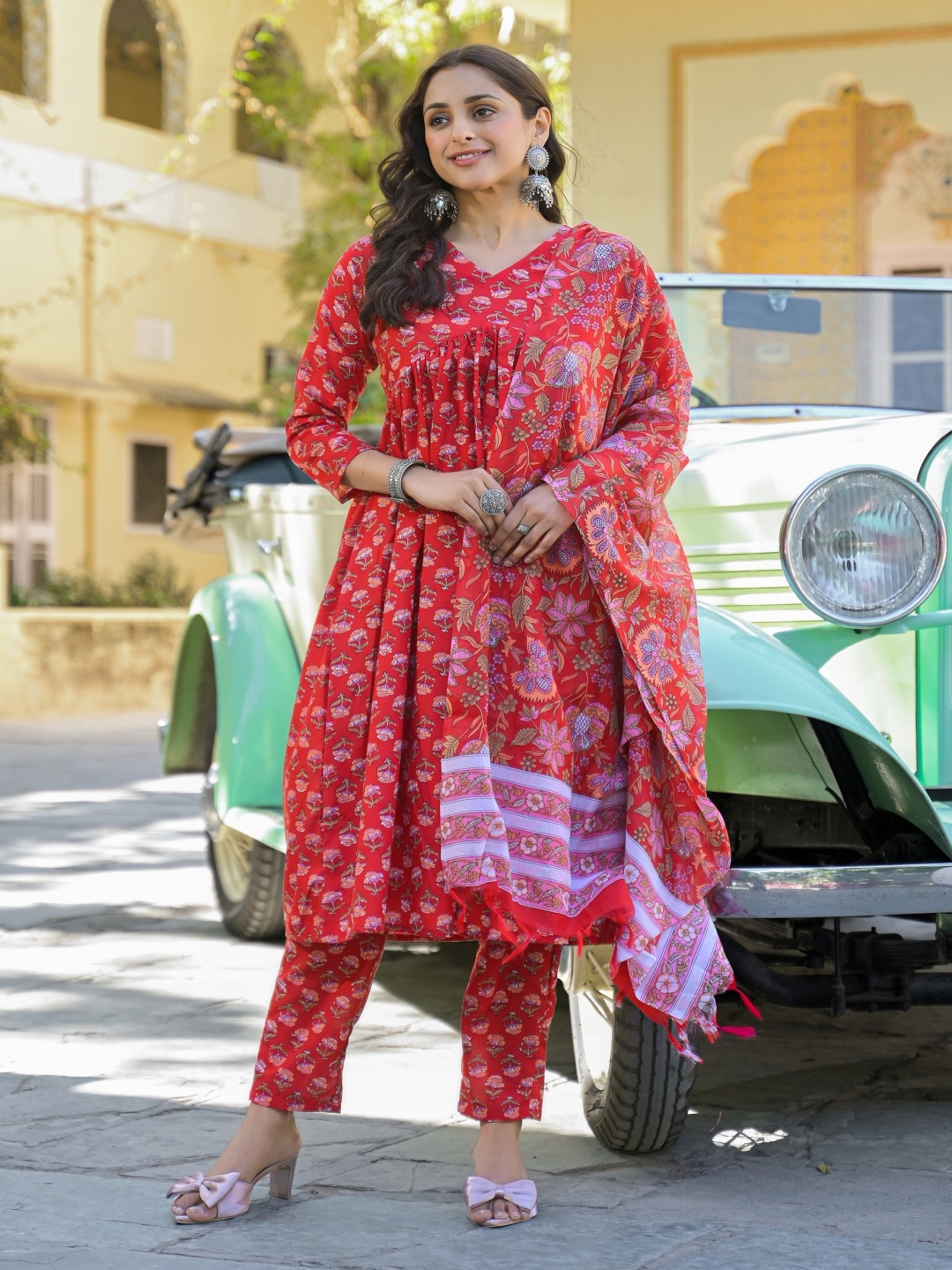 

KALINI Women Floral Printed Regular Kurta with Trousers & With Dupatta, Red