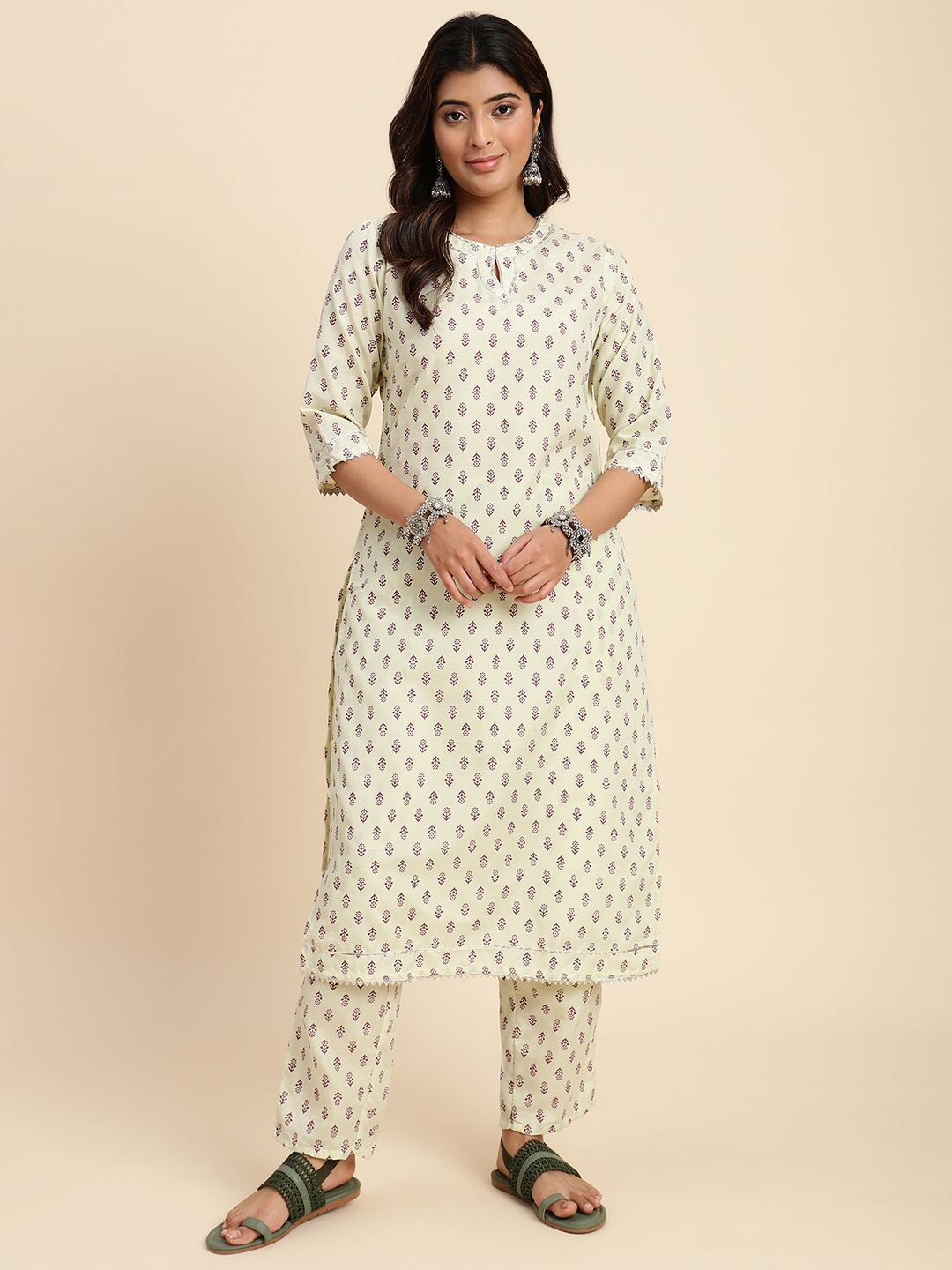 

DIVASTRI Women Floral Printed Regular Kurta with Trousers, Lime green