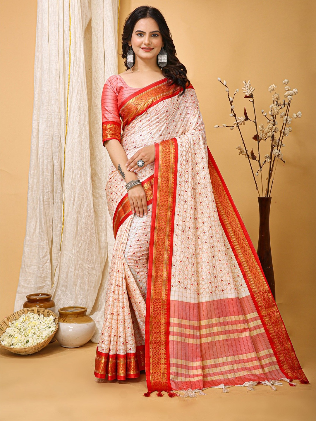 

Rangtulika Ethnics Woven Design Zari Saree, Red