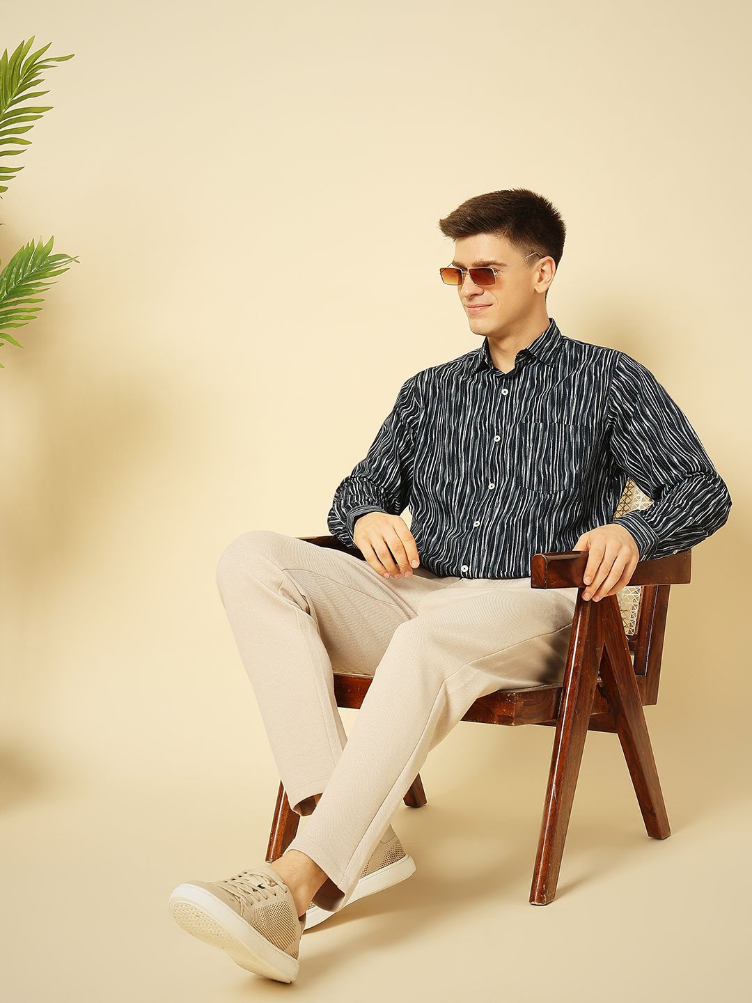 

ENSPYR Men Opaque Printed Casual Shirt, Navy blue