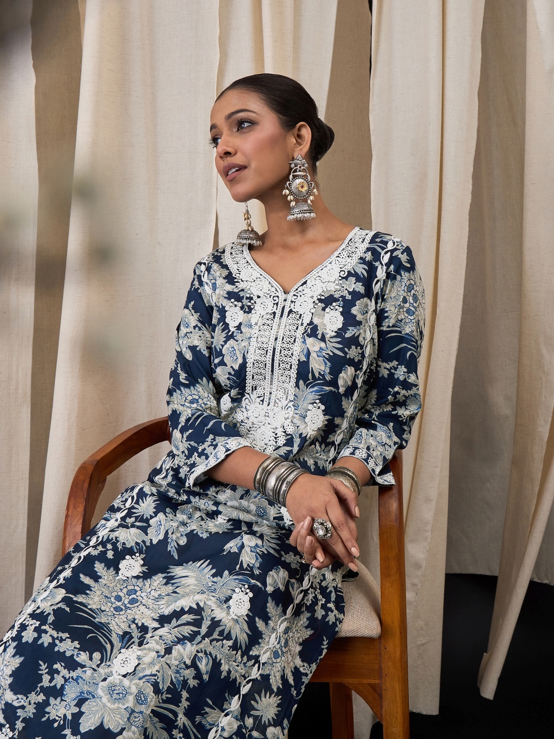 

Anouk Women Floral Embroidered Thread Work Kurta, Multi