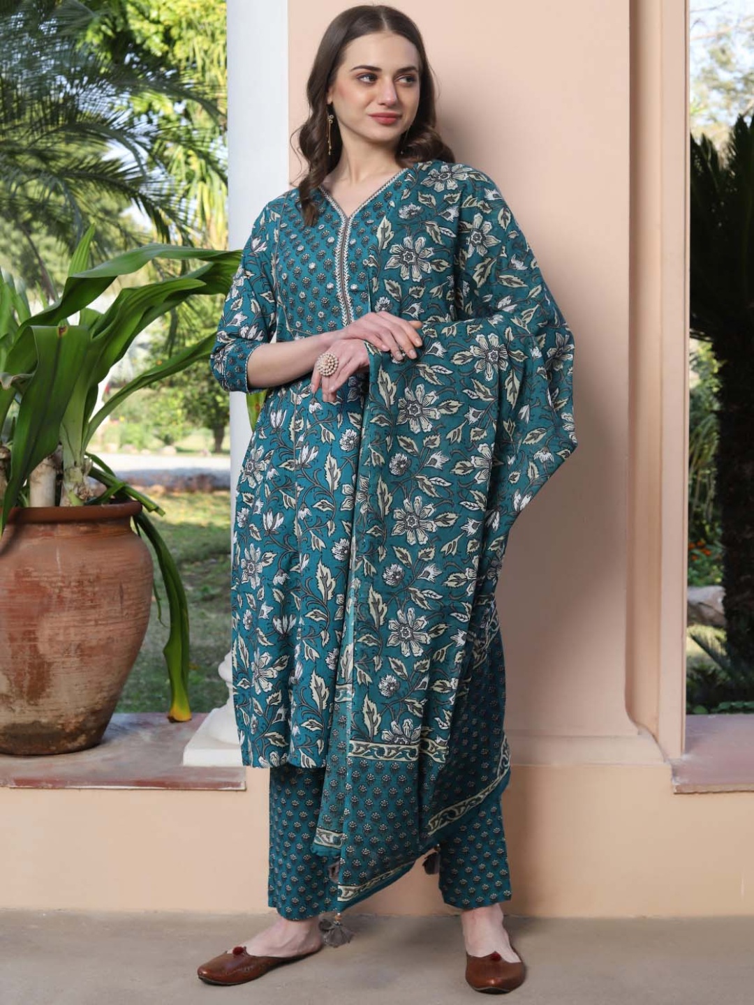 

Fourleaf Women Floral Printed Regular Pure Cotton Kurta with Trousers & With Dupatta, Turquoise blue