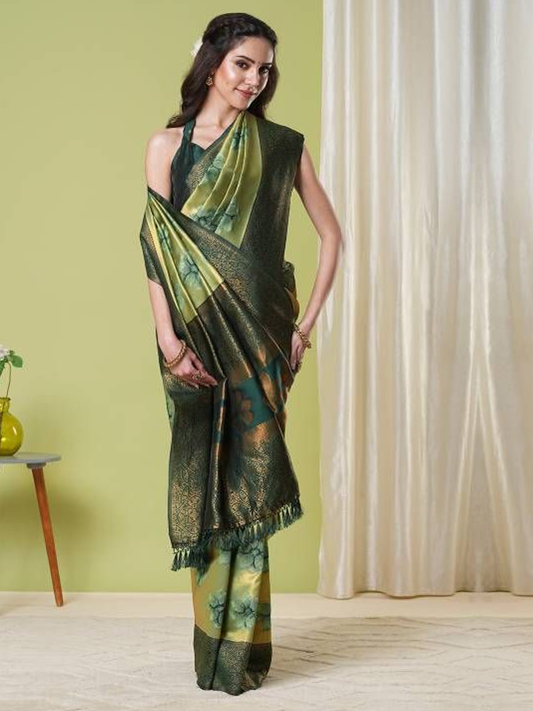 

HERE&NOW Woven Design Zari Art Silk Banarasi Saree, Green