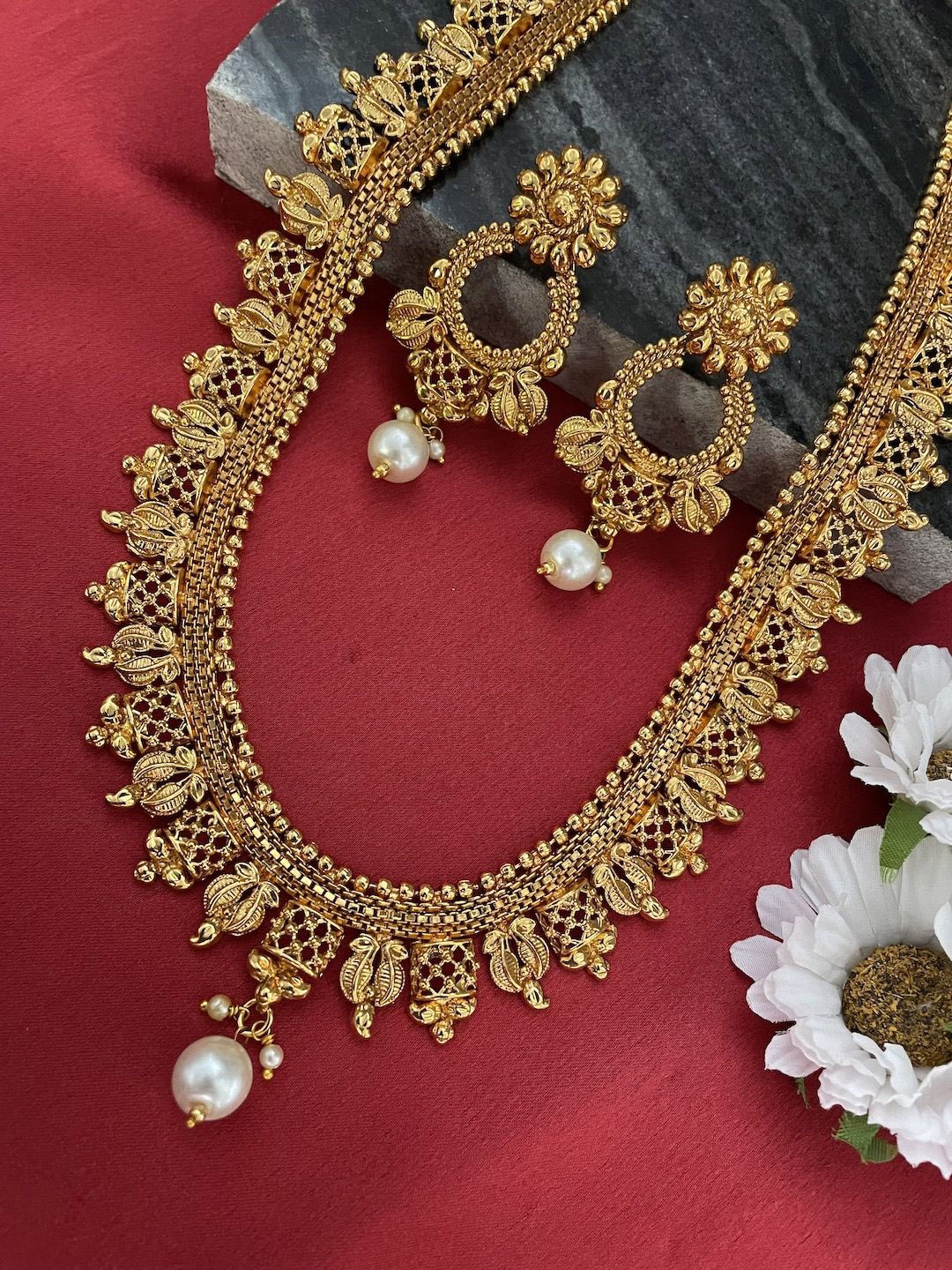 

Digital Dress Room Gold-Plated Beaded Jewellery Set