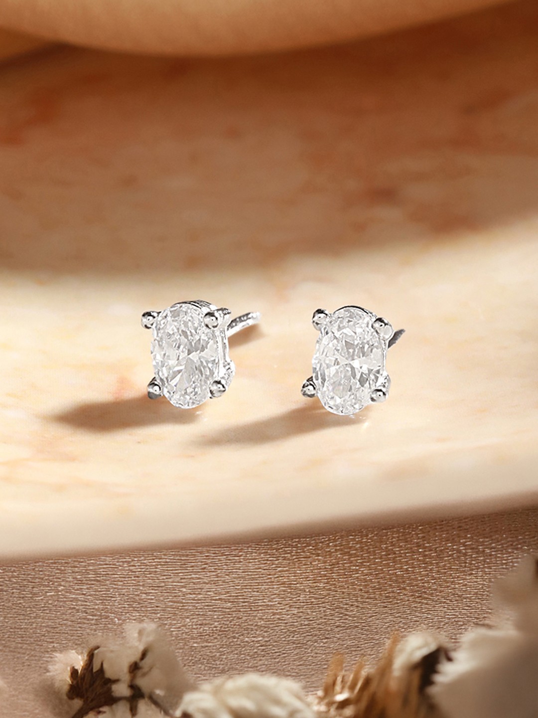 

SARAF SILVERETZ 925 Sterling Silver-Plated Classic American Diamond Zircon Studs, White