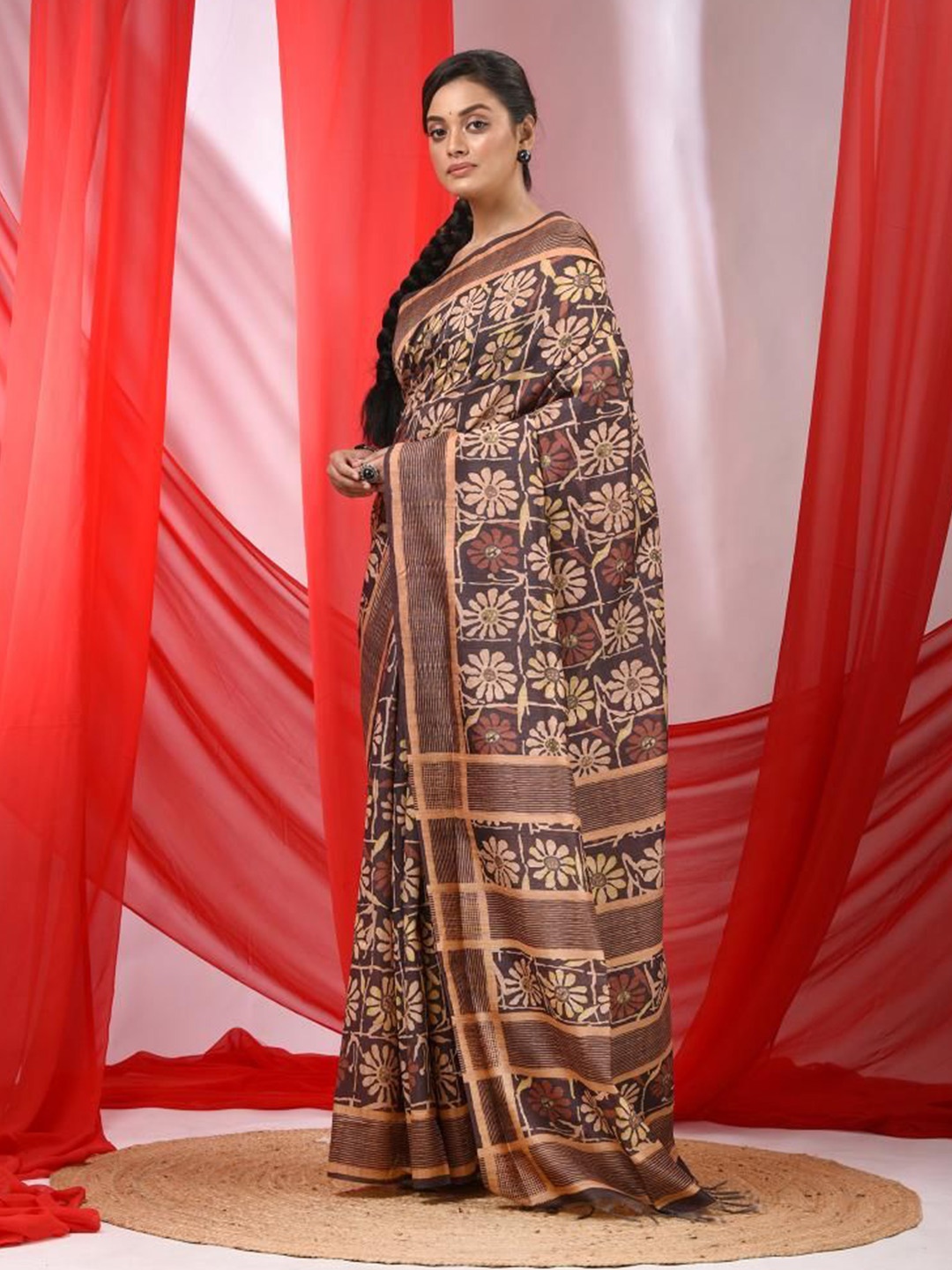 

VIBHAVARI Ethnic Motifs Silk Blend Saree, Black