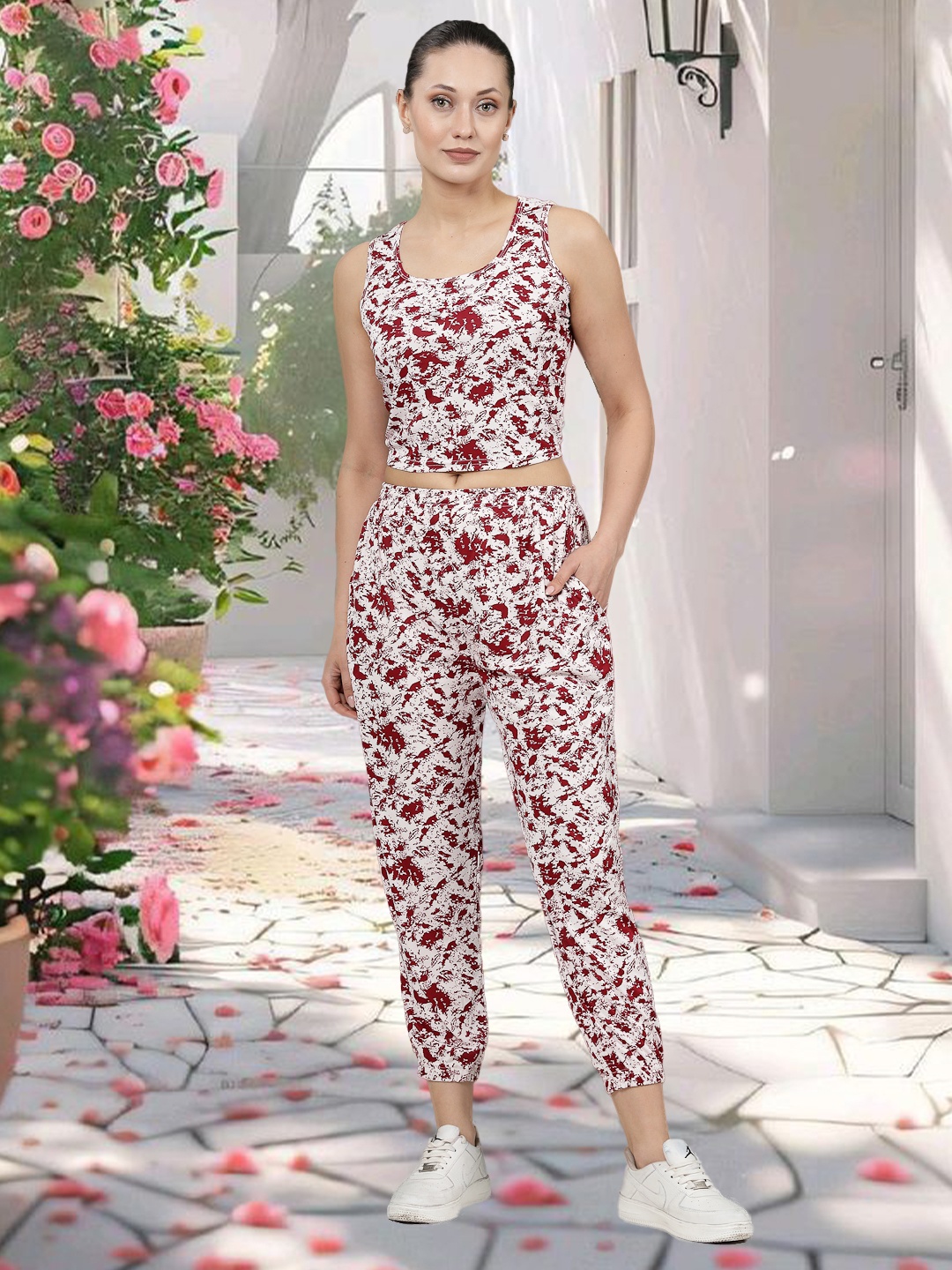 

Moda Rapido Printed Sleeveless Top With Joggers Co-Ords, Maroon
