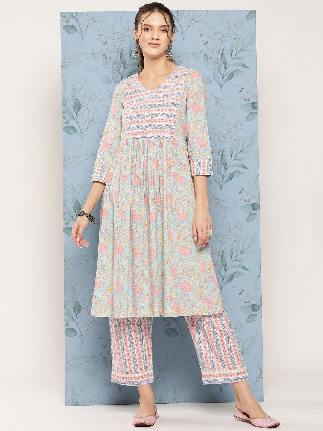 

Fourleaf Women Floral Printed Regular Pure Cotton Kurta with Trousers, Blue