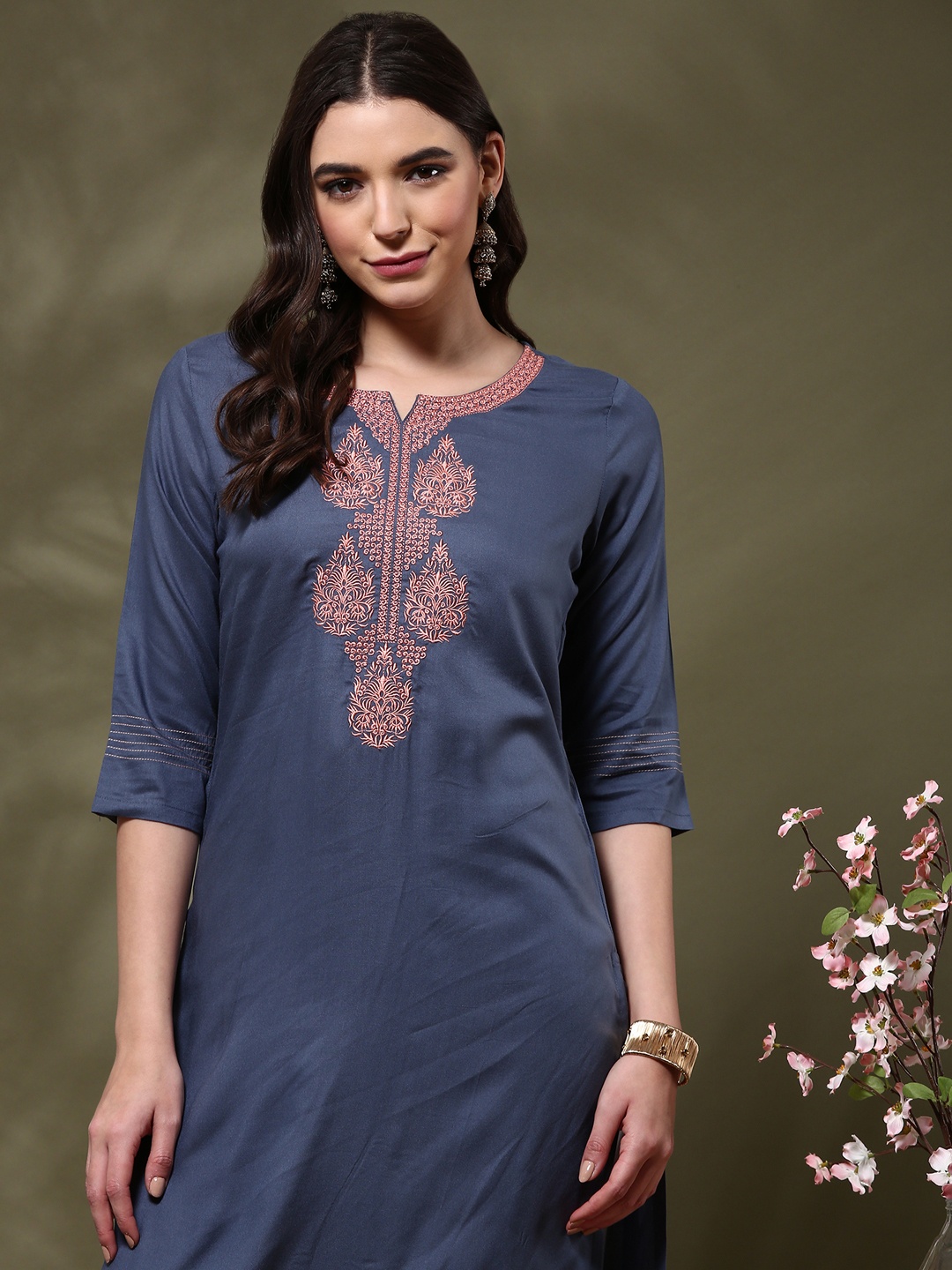

Alena Women Thread Work Kurta, Silver