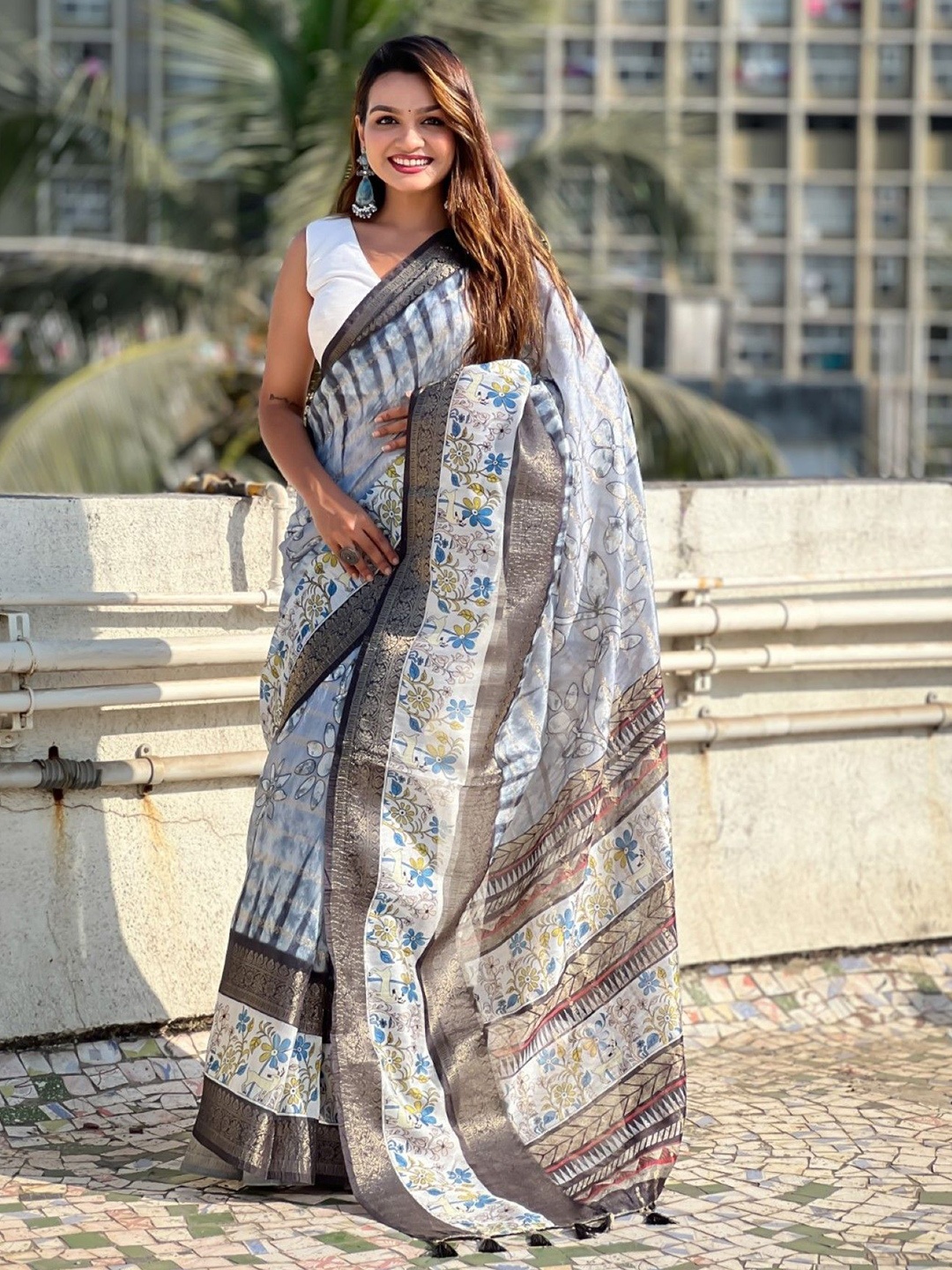 

Mitera Floral Zari Chanderi Saree, Grey