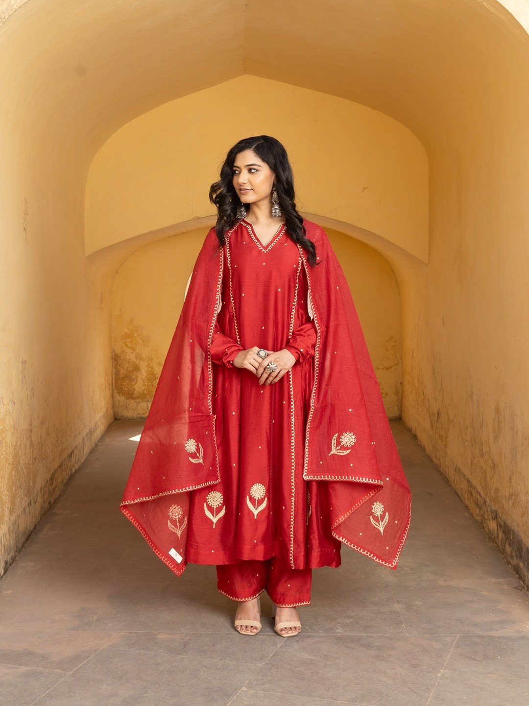 

ASRUMO Women Floral Embroidered Regular Thread Work Kurta with Trousers & With Dupatta, Red
