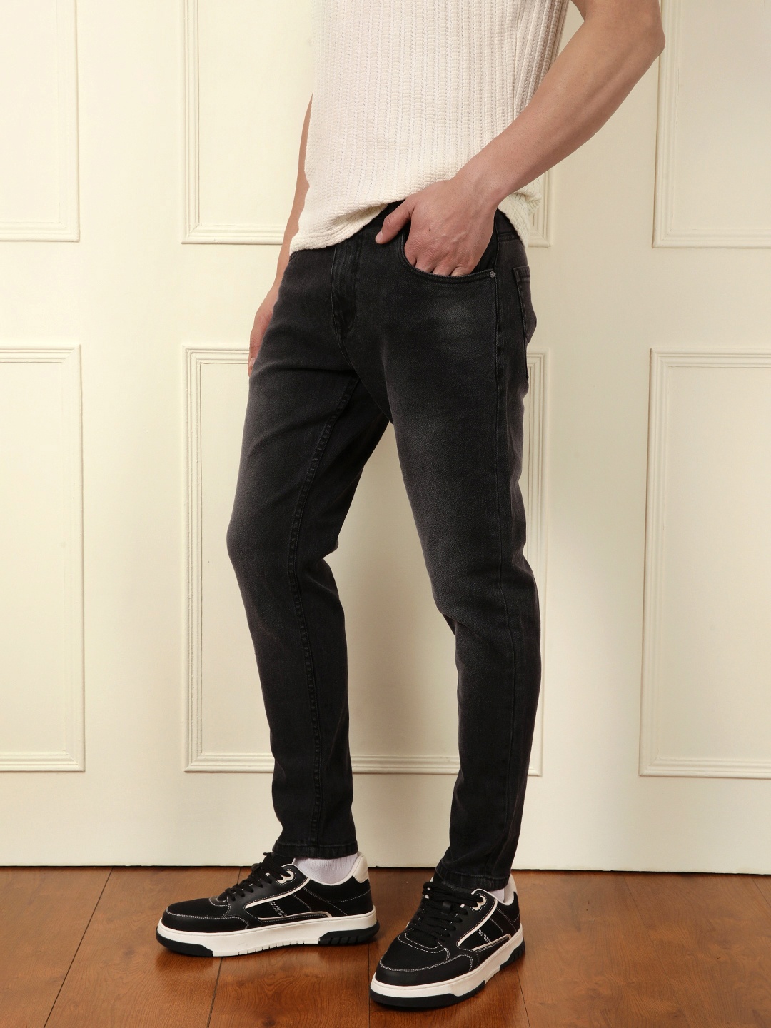 

WROGN Men Comfort Skinny Fit Light Fade Jeans, Grey