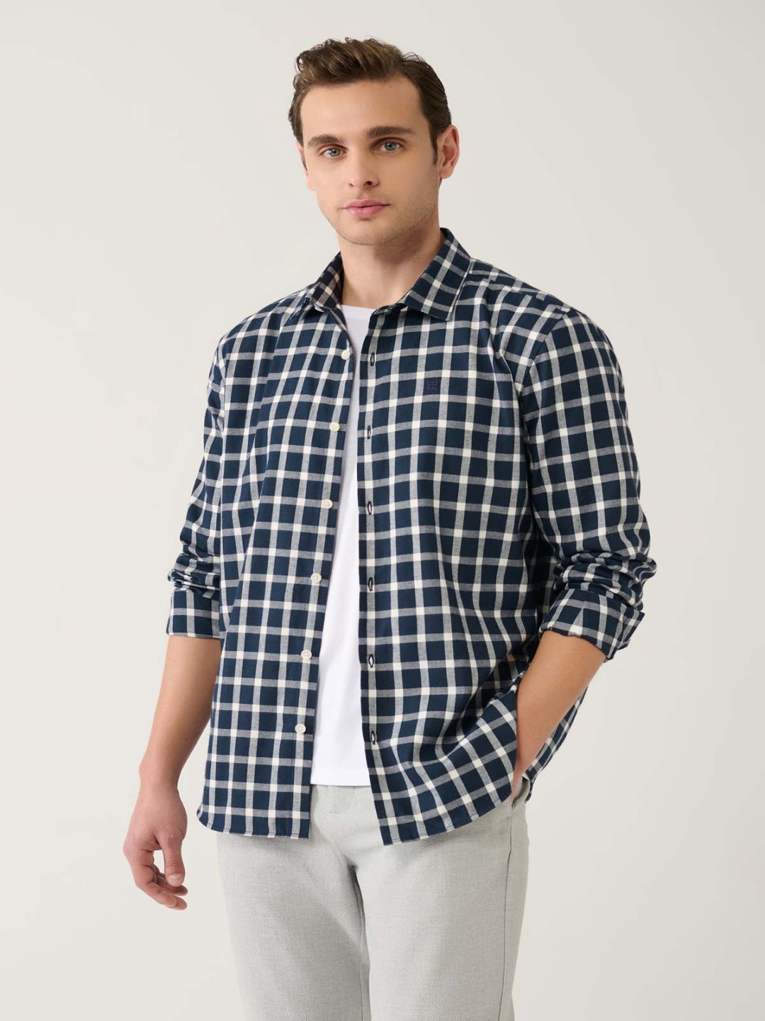 

AVVA Men Tartan Checks Opaque Checked Casual Shirt, Na