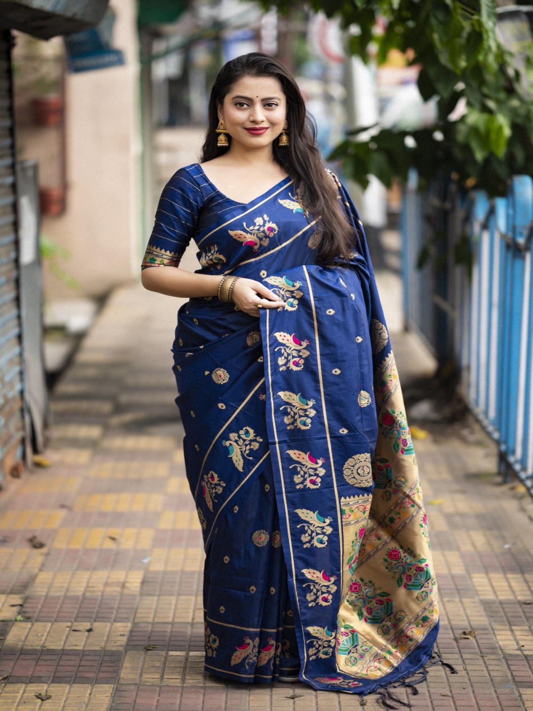 

LeeliPeeri Designer Woven Design Zari Silk Blend Paithani Saree, Navy blue