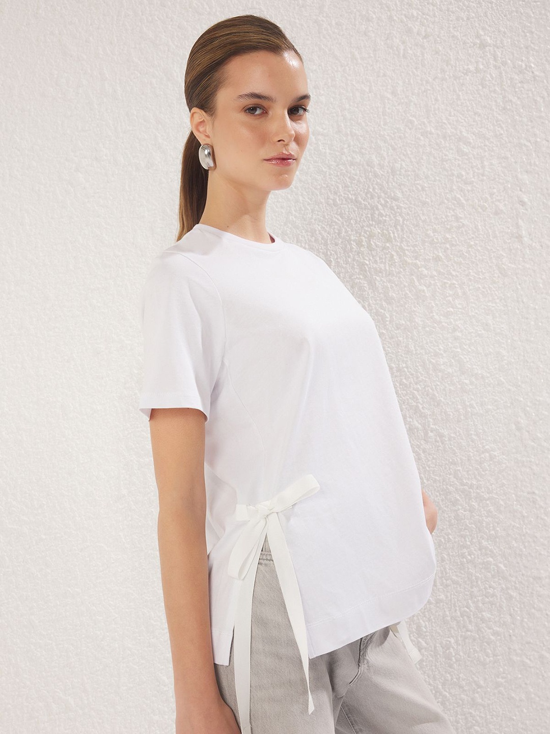 

Trendyol Women V-Neck Pockets T-shirt, Na