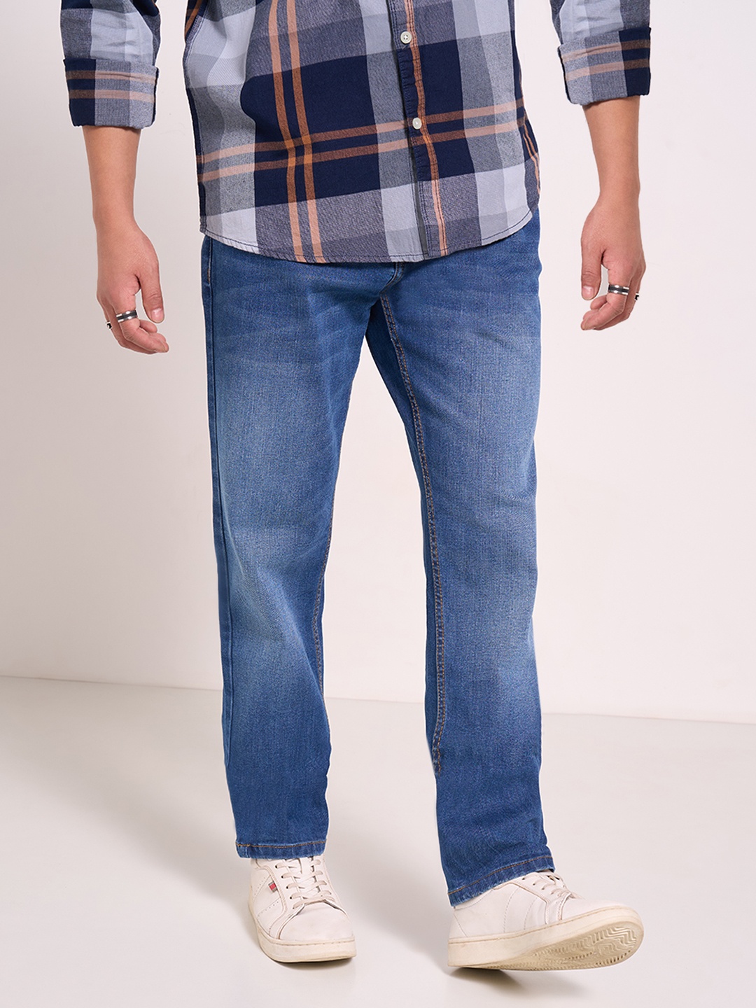 

SF JEANS by Pantaloons Men Straight Fit Low Distress Light Fade Jeans, Blue