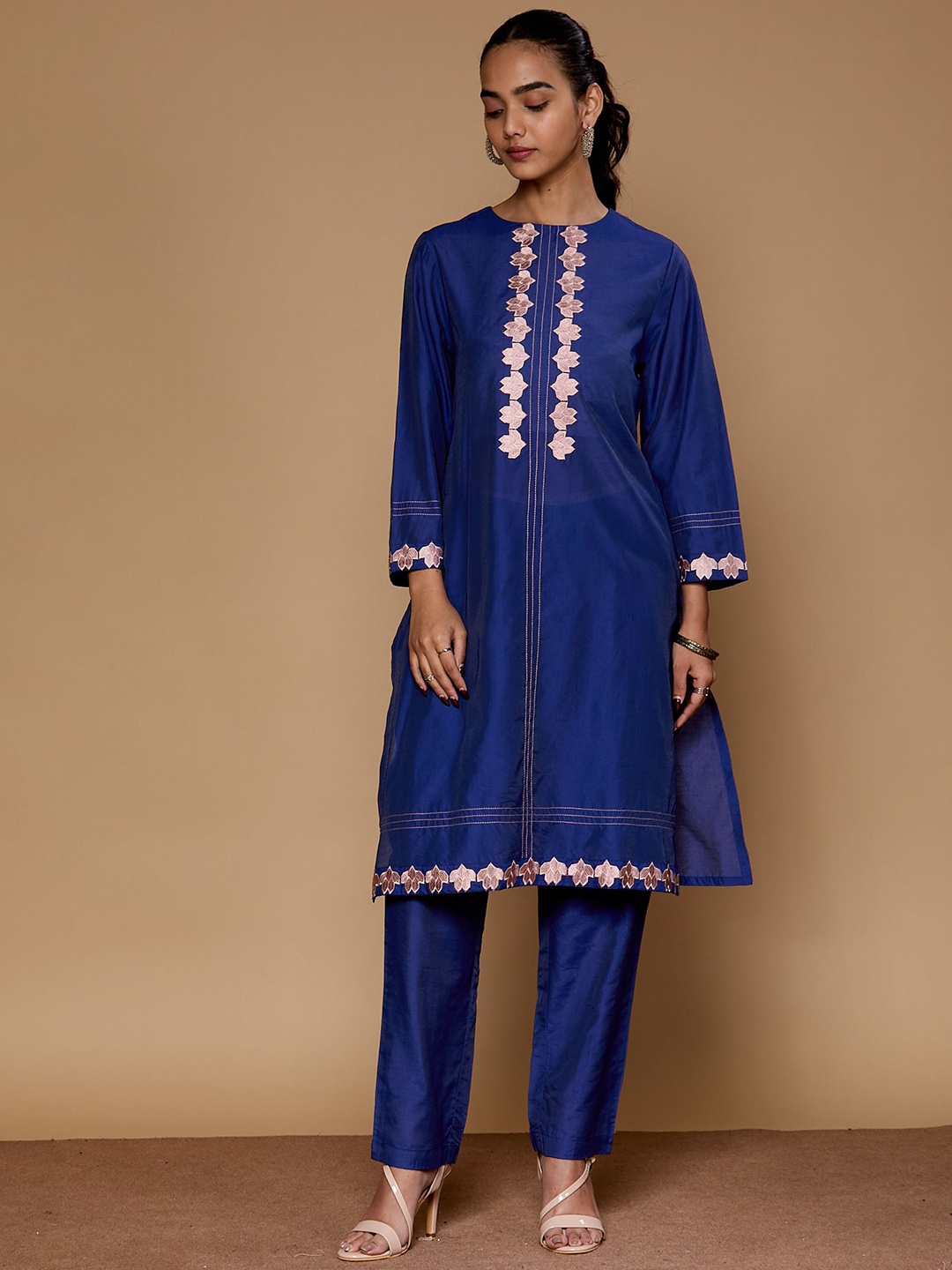 

Saaki Women Regular Kurta with Trousers, Navy blue