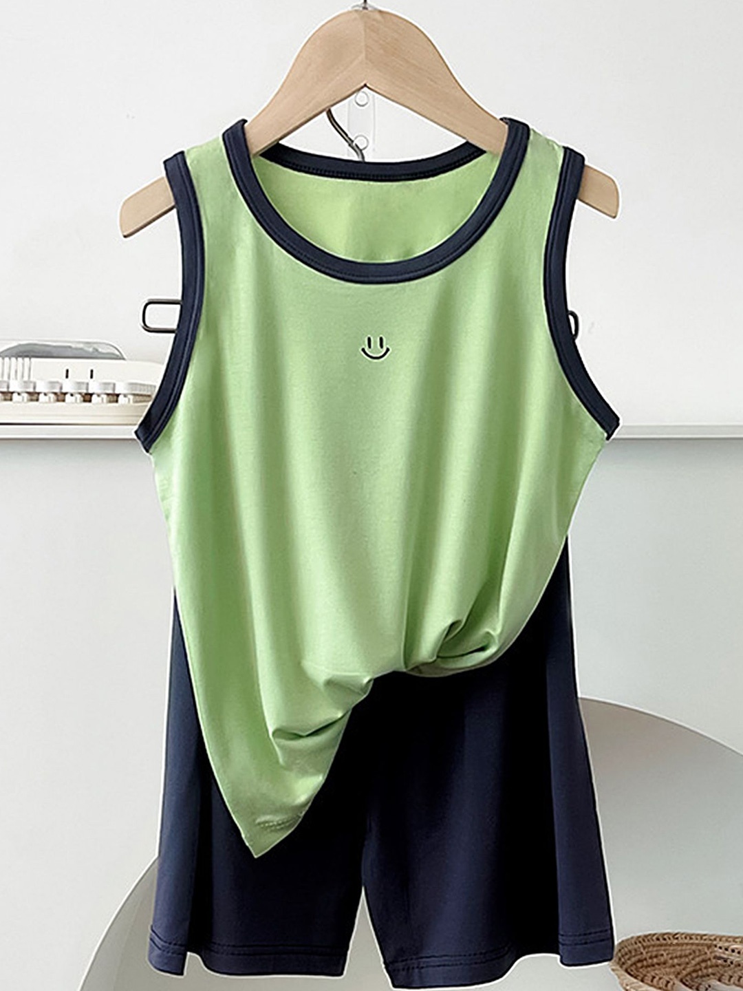 

LULU & SKY Girls T-shirt with Shorts, Green