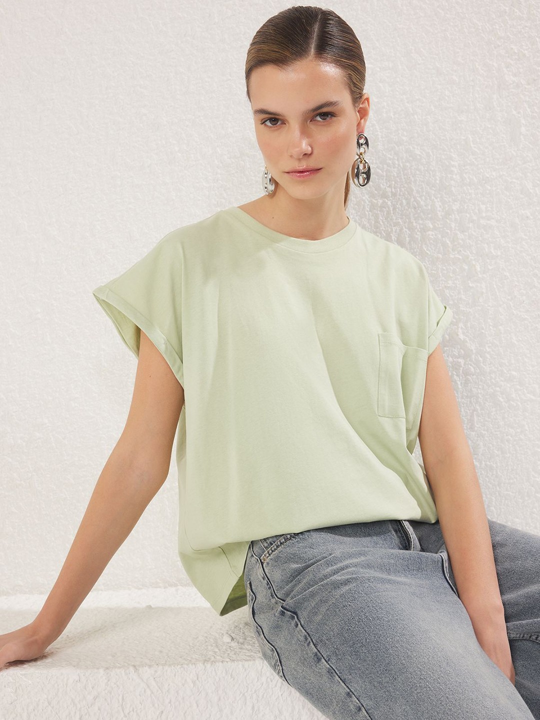 

Trendyol Women Extended Sleeves Pockets T-shirt, Na