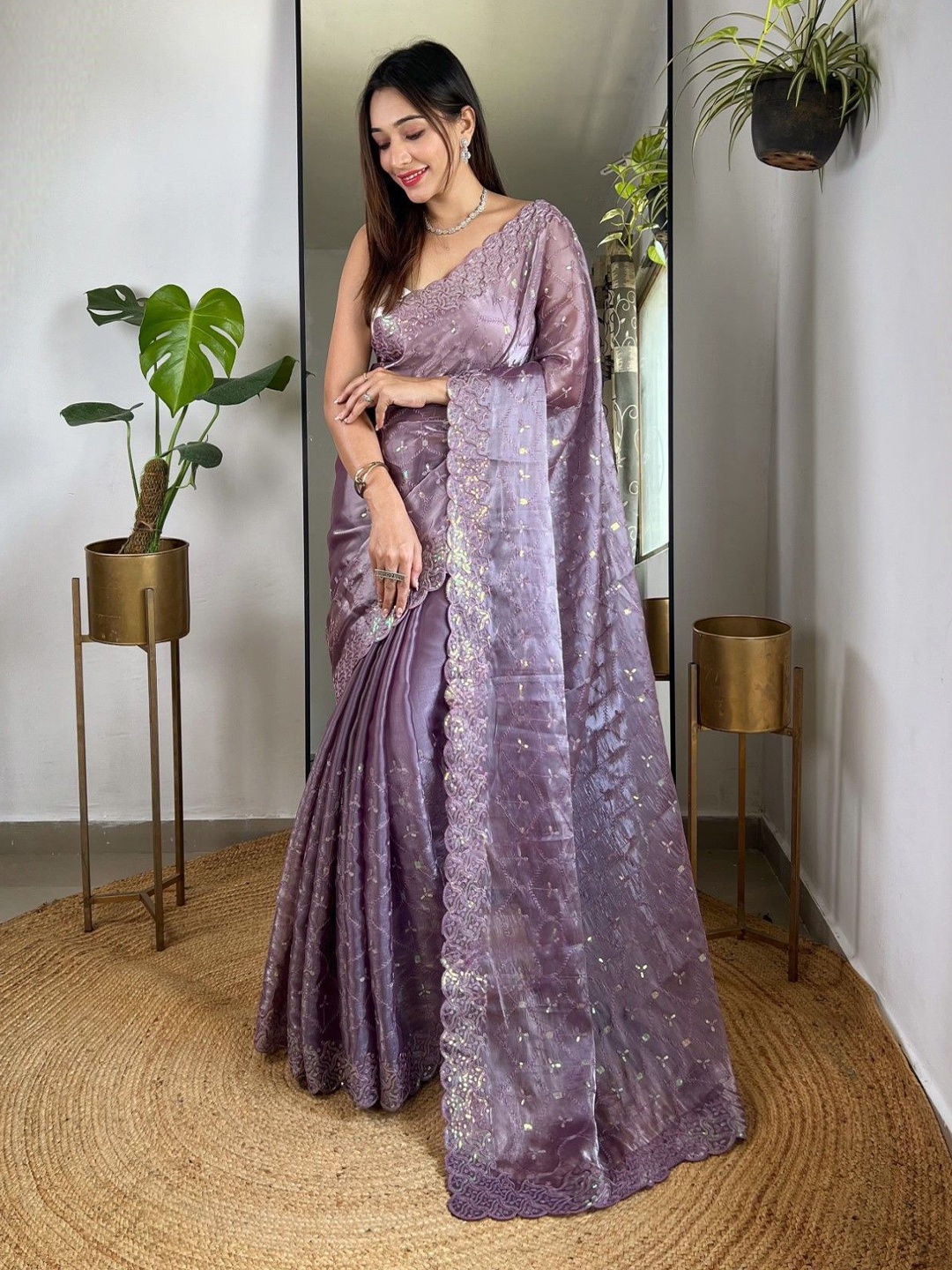 

DIVASTRI Embellished Embroidered Silk Blend Saree, Lavender