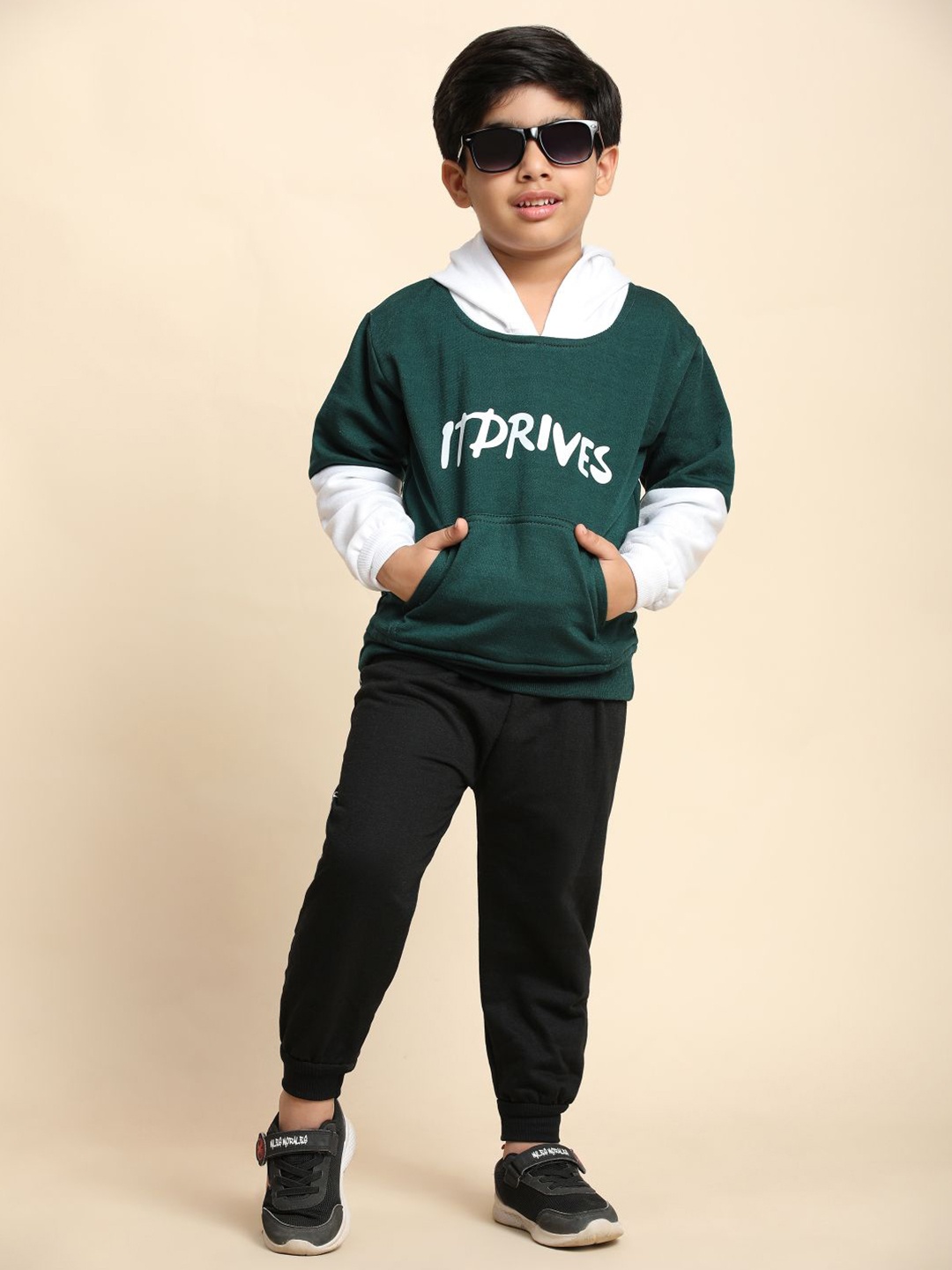

MAYNEISHA Kids Printed Hooded Sweatshirt With Joggers, Green
