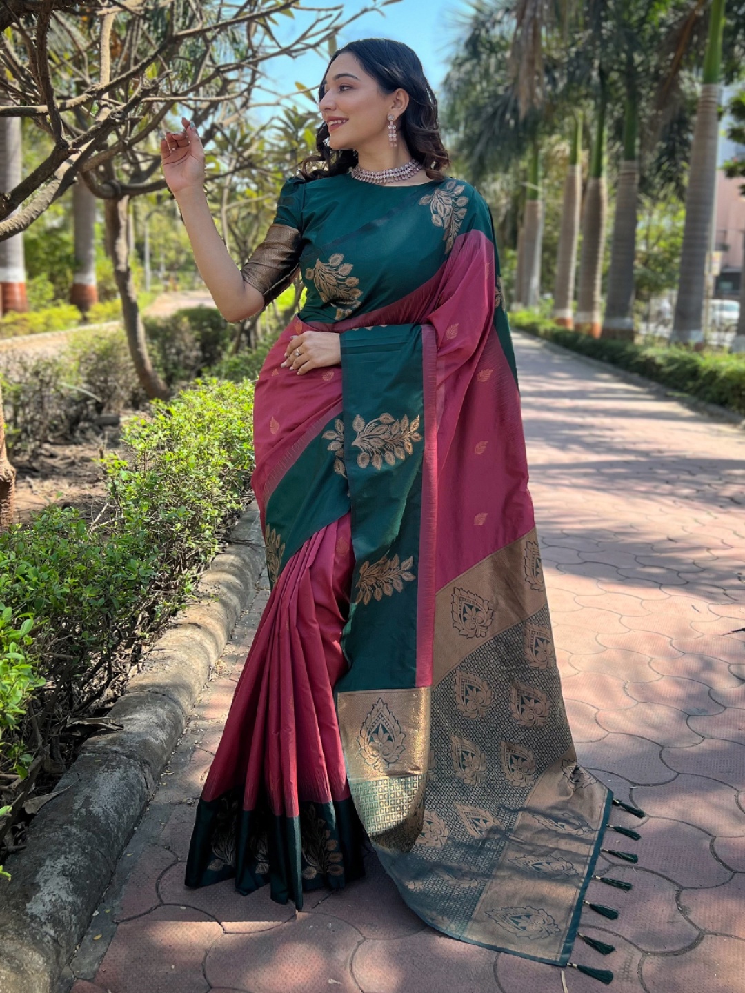 

all about you Woven Design Silk Blend Banarasi Saree, Pink