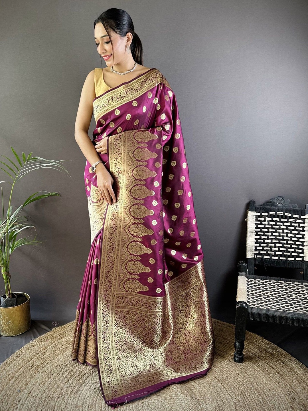 

Mitera Woven Design Zari Silk Blend Banarasi Saree, Purple