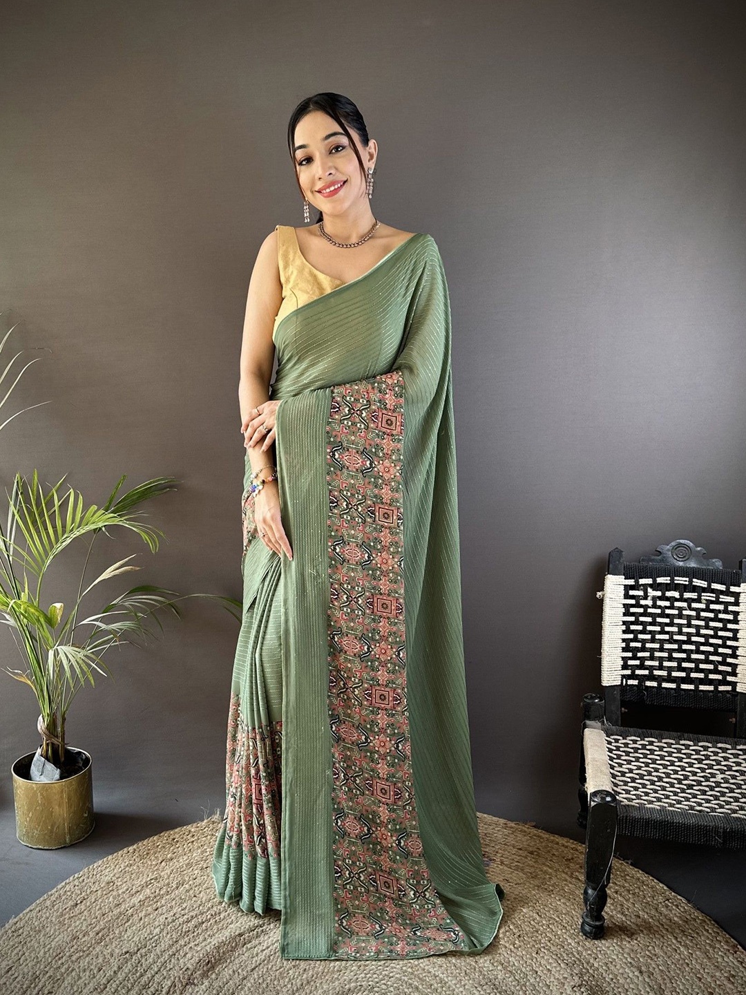 

Panzora Embellished Sequinned Poly Georgette Saree, Green