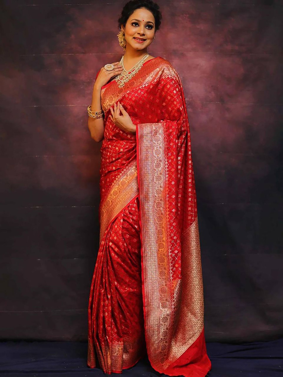 

KALINI Woven Design Zari Silk Blend Banarasi Saree, Red