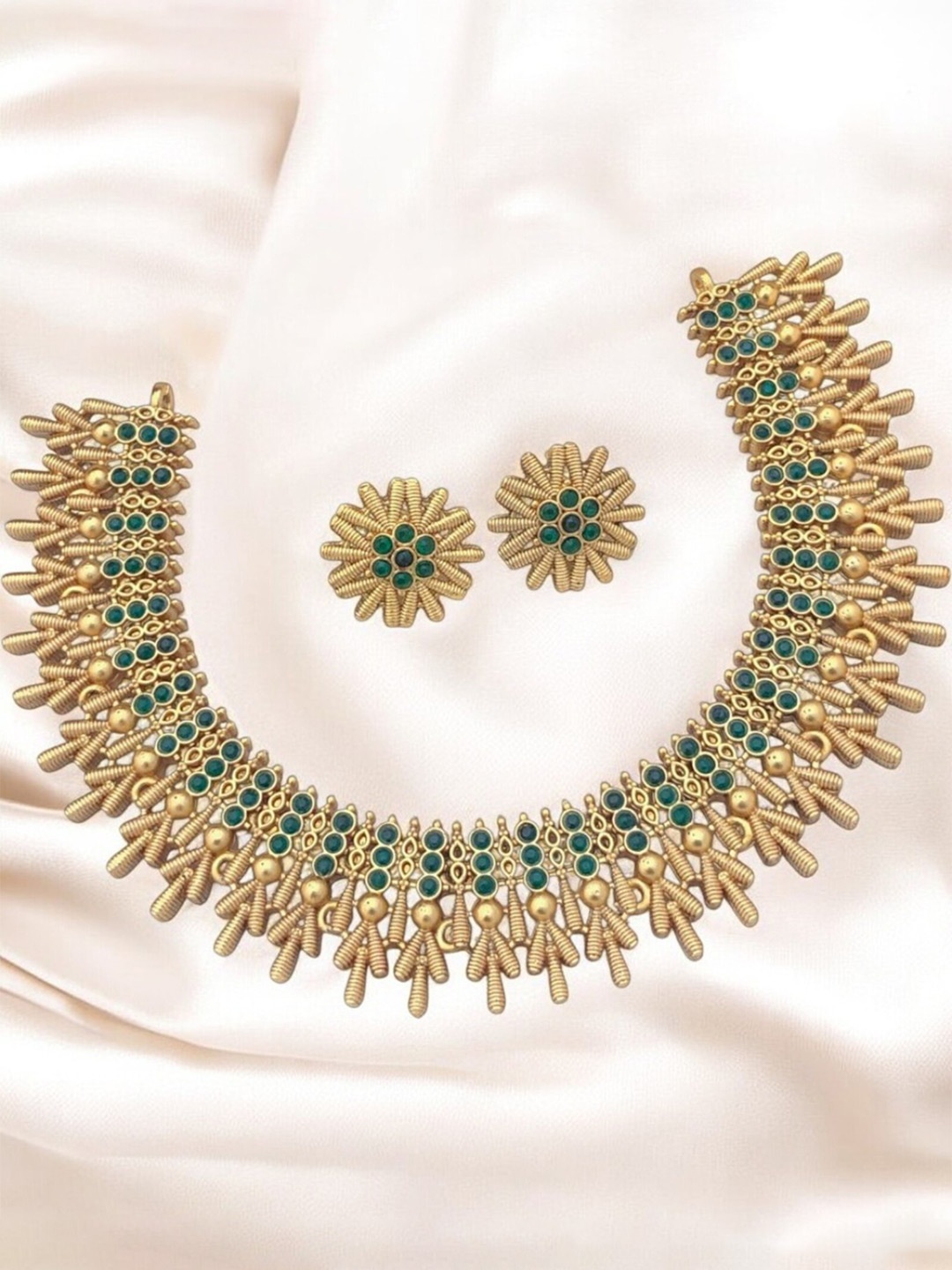 

Rujve Jewellery Gold-Plated Artificial Stone Studded Jewellery Set