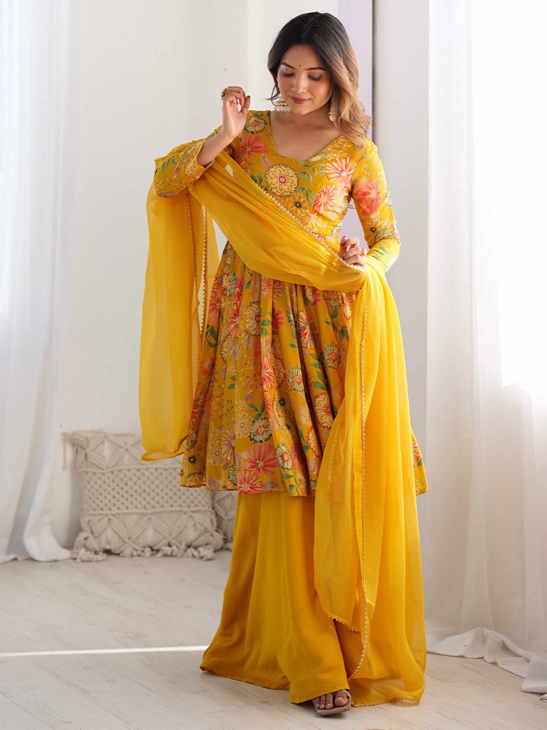 

LABELKBBRAND Women Printed Regular Chanderi Silk Kurti with Palazzos & With Dupatta, Yellow