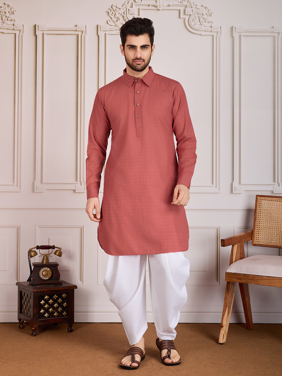 

House of Pataudi Woven Design Straight Kurta With Dhoti Pant, Peach