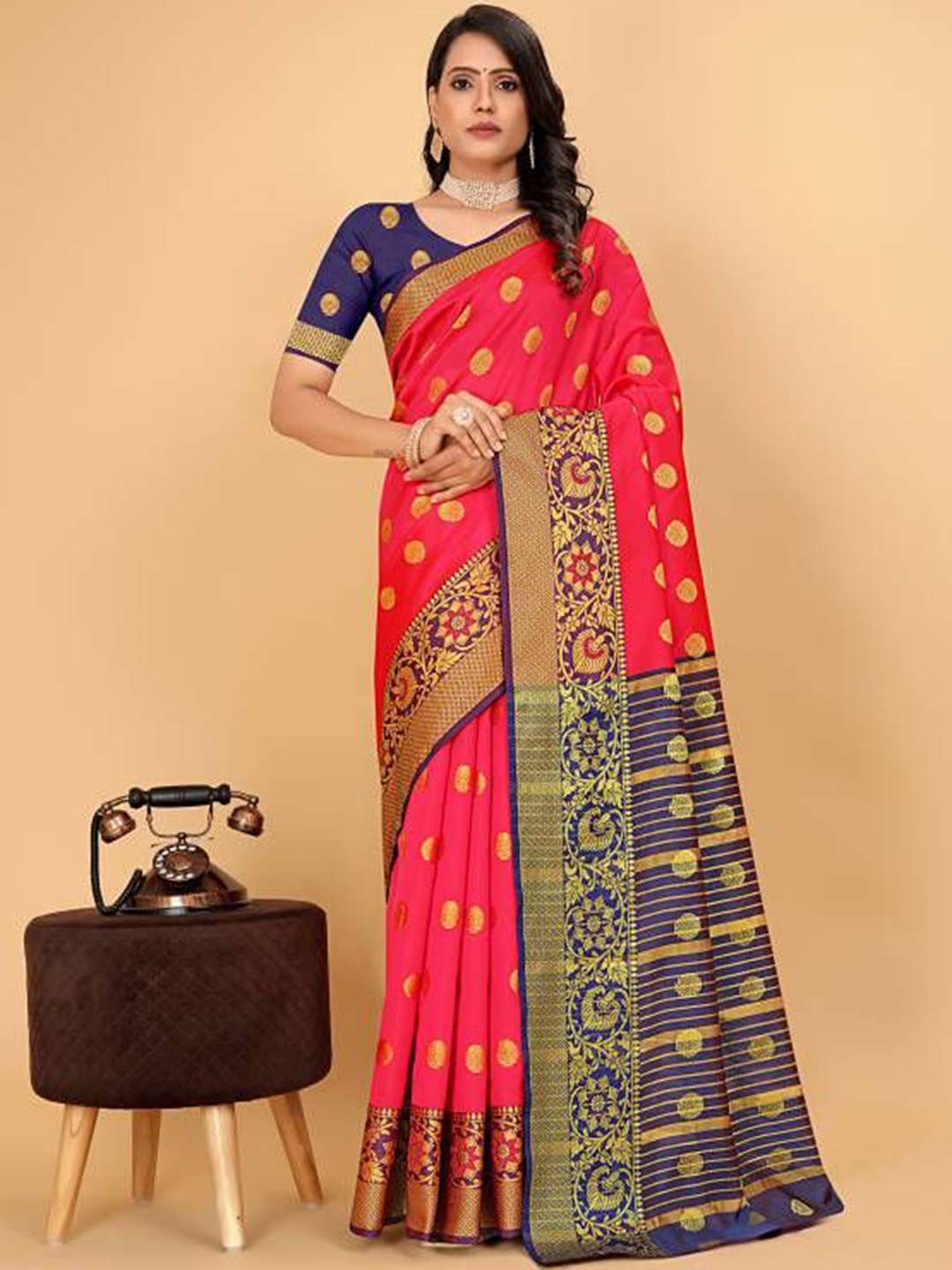 

MUSKAN CREATION Woven Design Zari Banarasi Saree, Red
