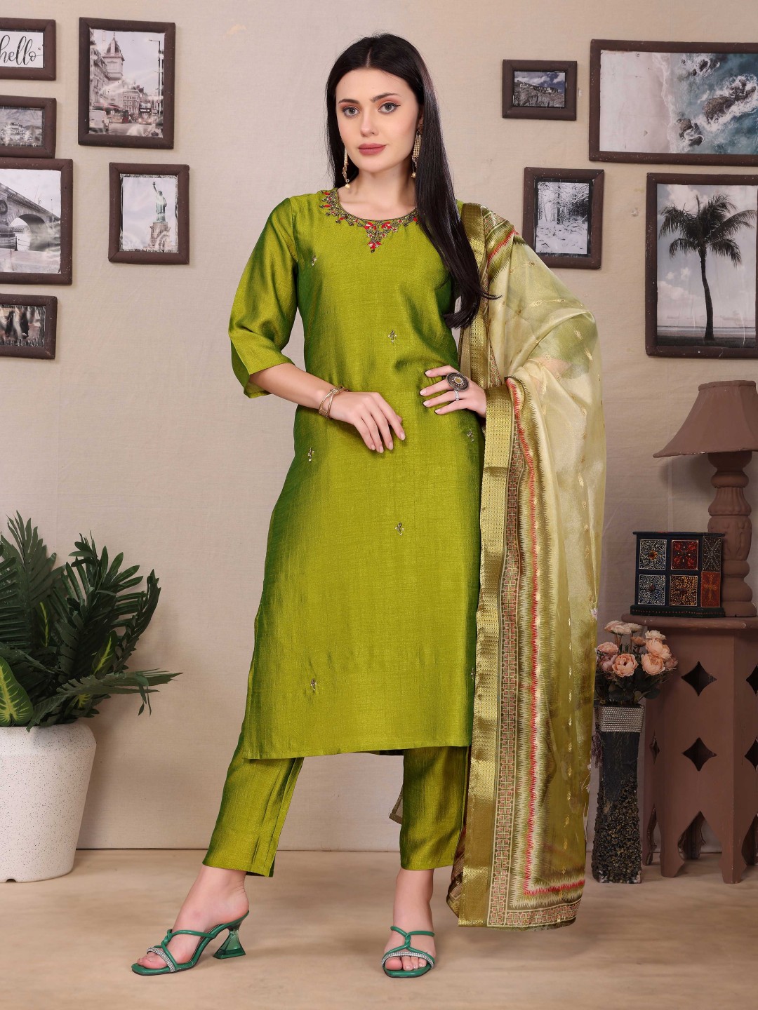 

SUNDARNAARI Women Embroidered Regular Thread Work Kurta with Trousers & With Dupatta, Green