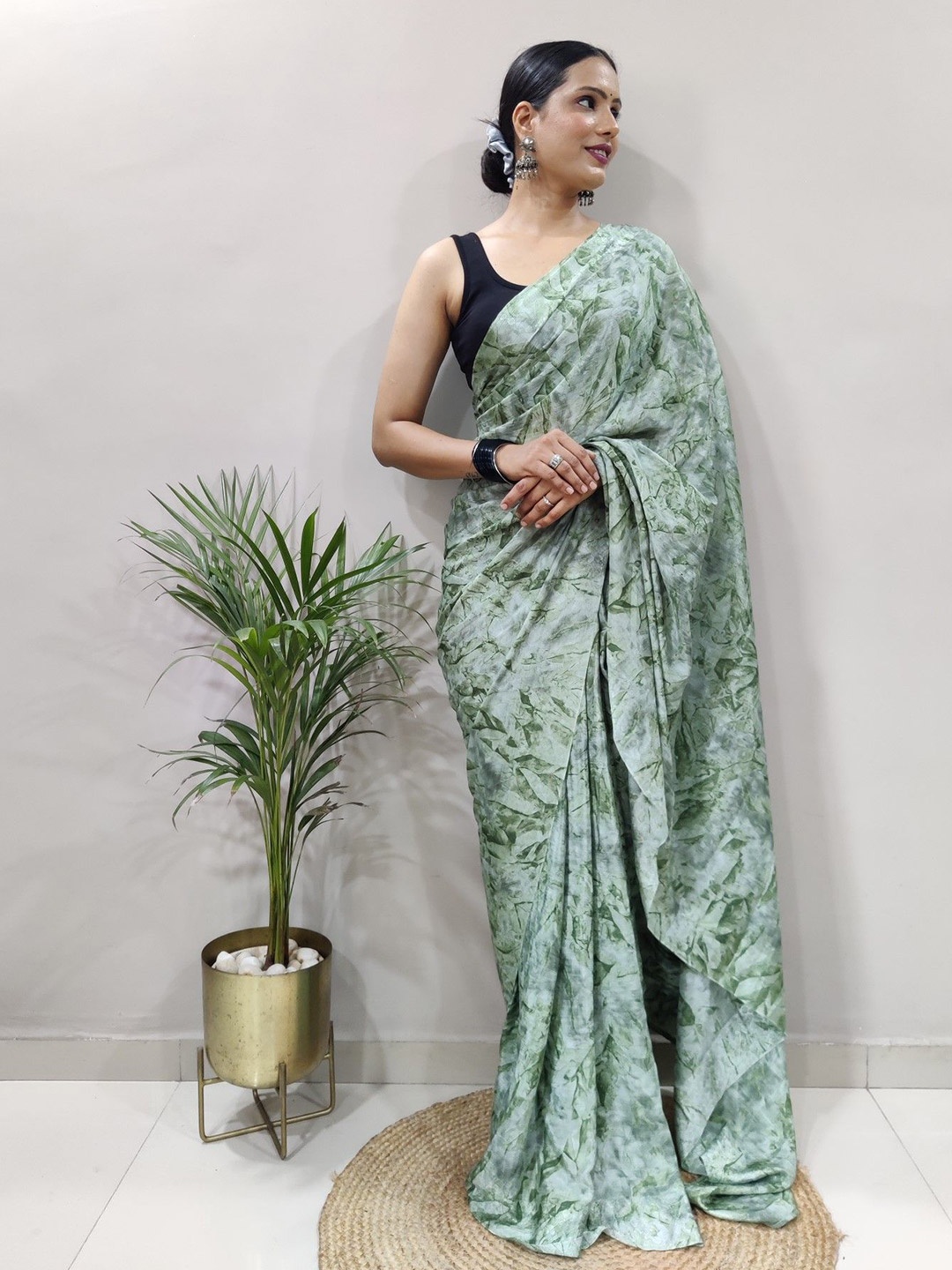 

Rangtulika Ethnics Poly Chiffon Ready to Wear Saree, Green