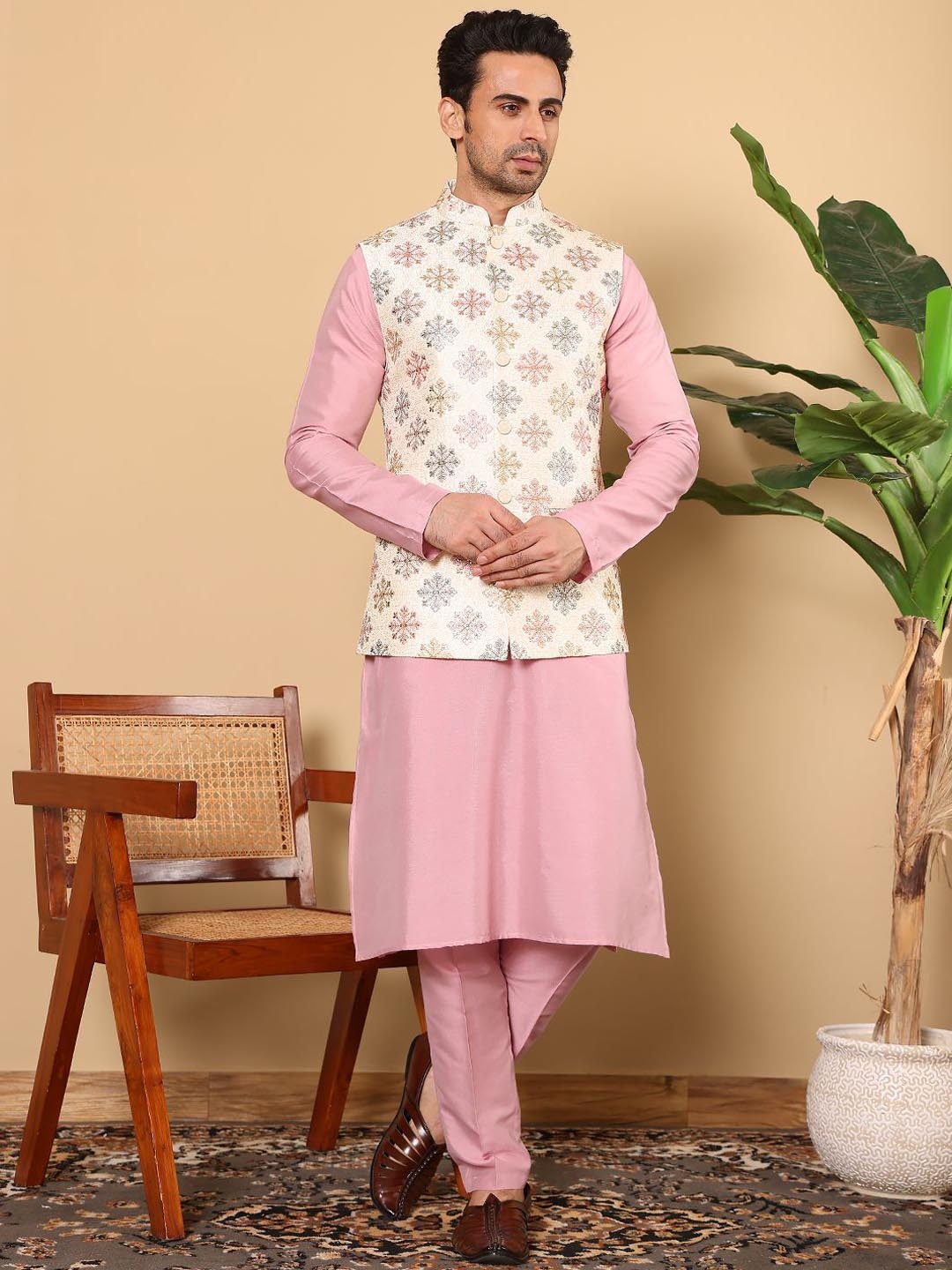 

MULTI SHADES Men Regular Kurta with Pyjamas, Pink