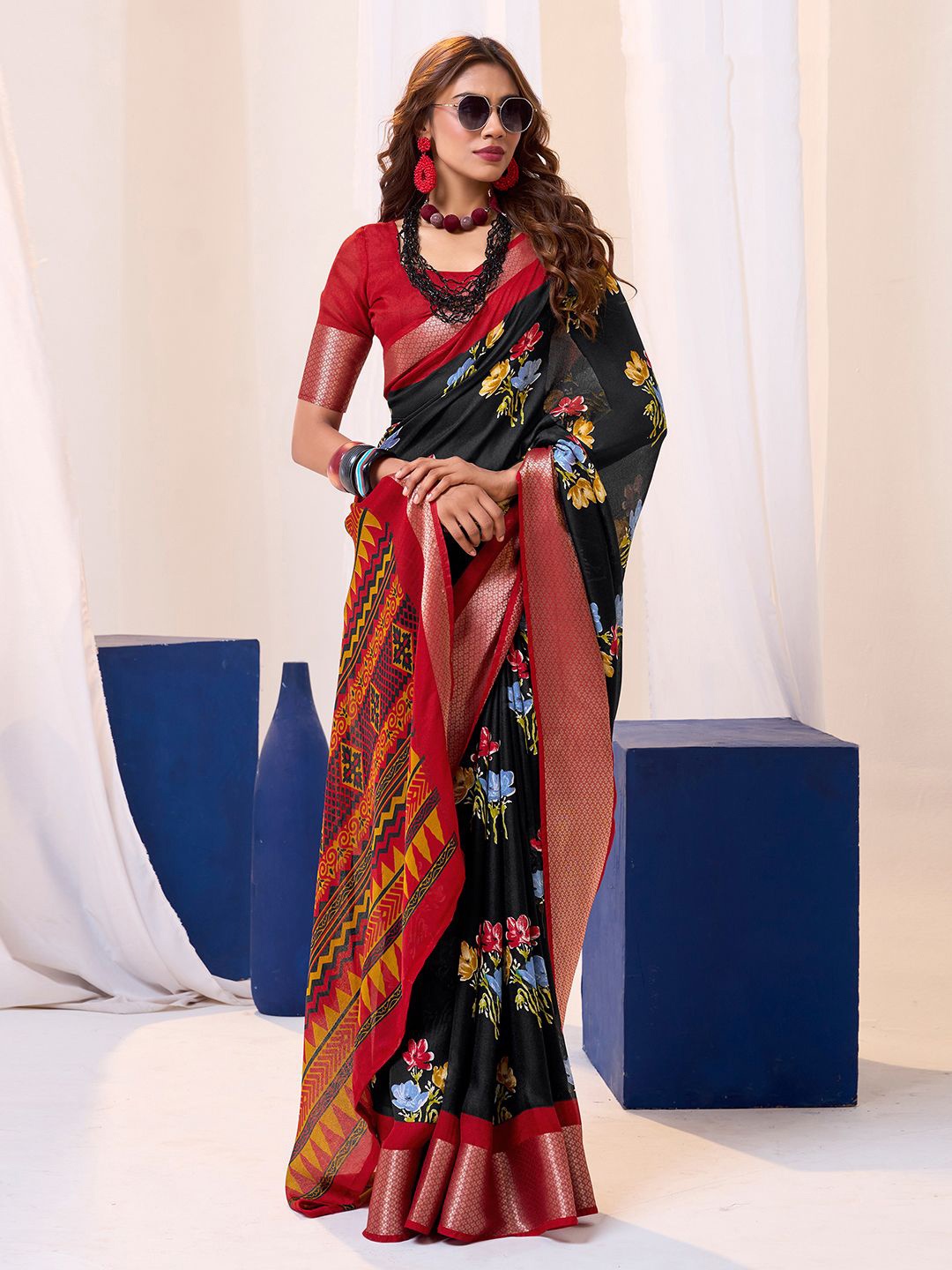 

LeeliPeeri Designer Floral Zari Silk Blend Saree, Red