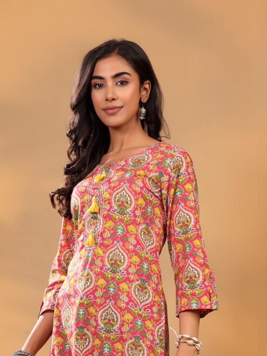 

Varanga Floral Printed Round Neck Cotton Straight Kurta, Pink