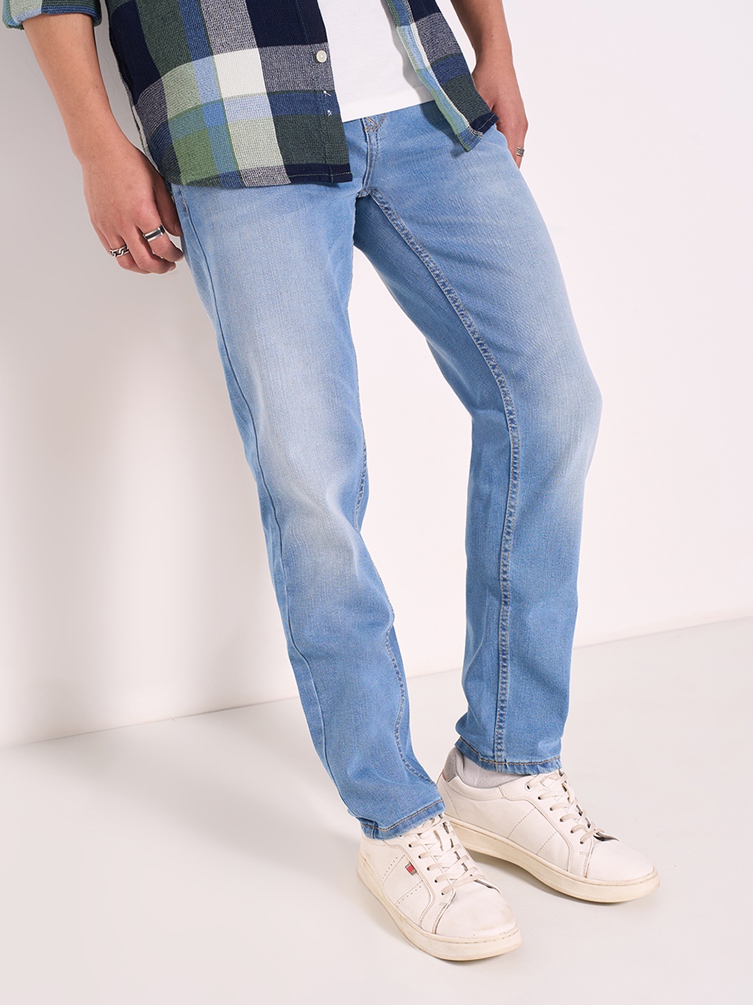 

SF JEANS by Pantaloons Men Slim Fit Low Distress Light Fade Jeans, Blue