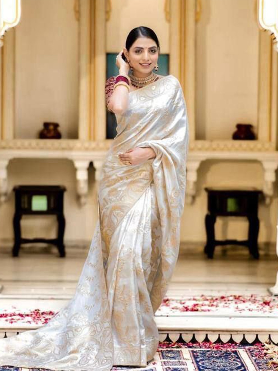 

VILLE FASHION Woven Design Zari Art Silk Kanjeevaram Saree, White