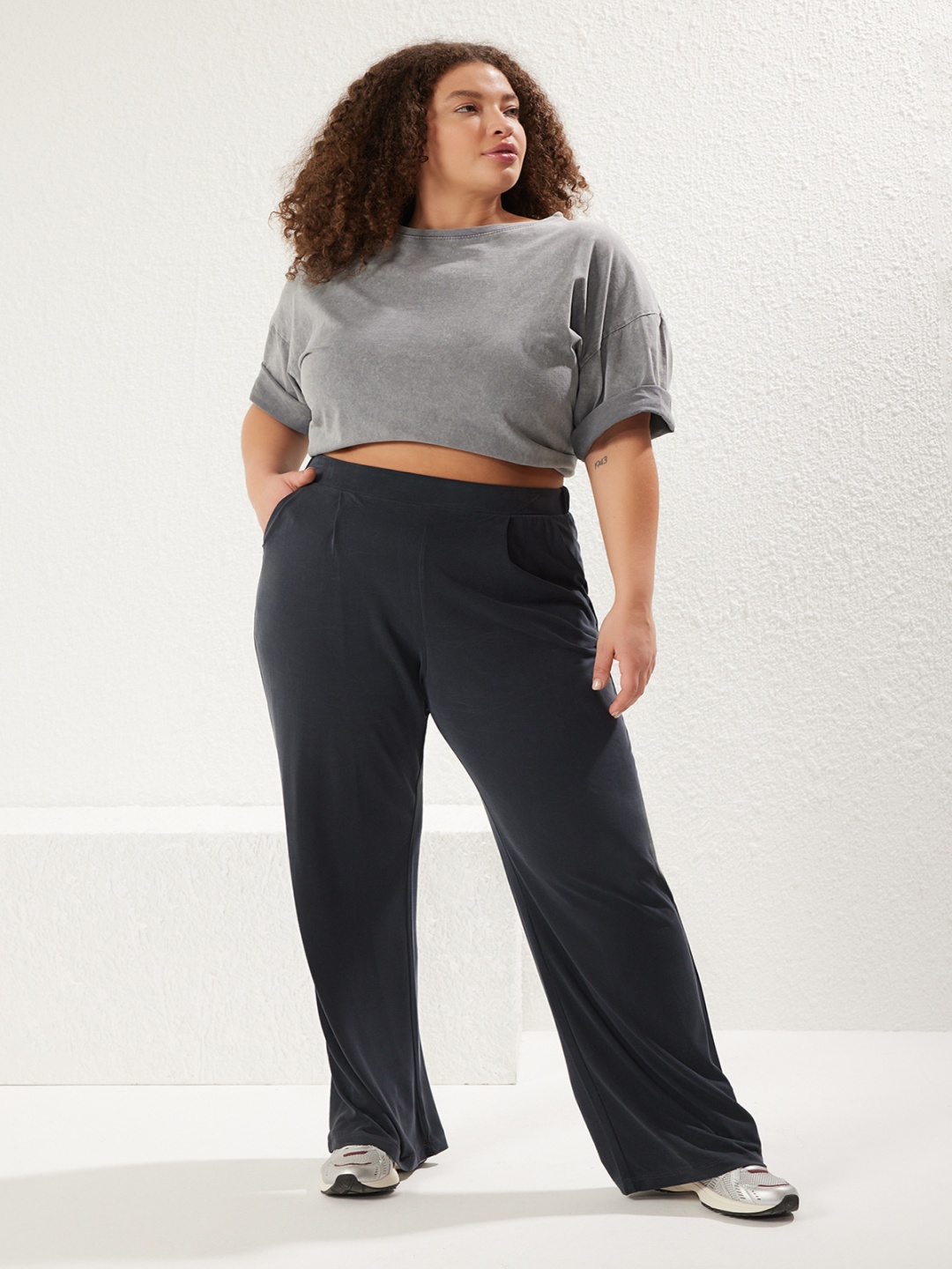 

Trendyol Women Pleated Trousers, Na