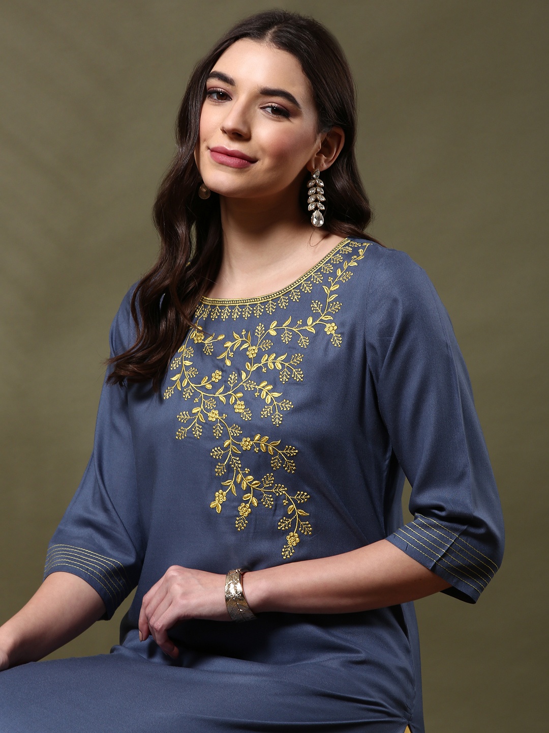

Alena Women Thread Work Kurta, Silver