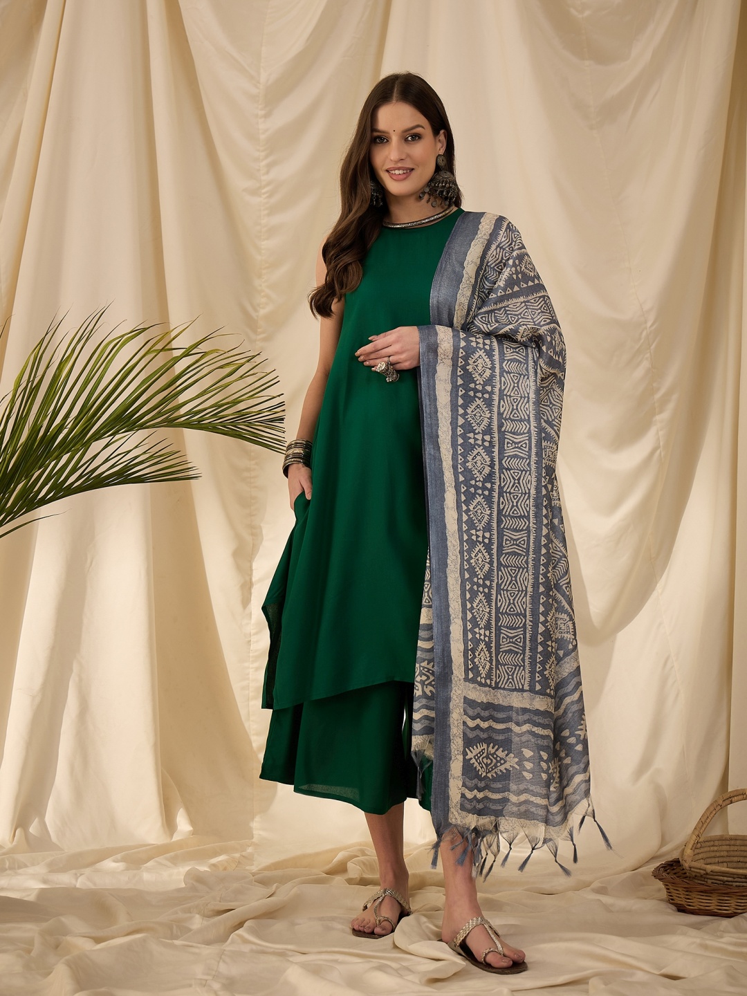 

InWeave Women Regular Kurta with Palazzos & With Dupatta, Green