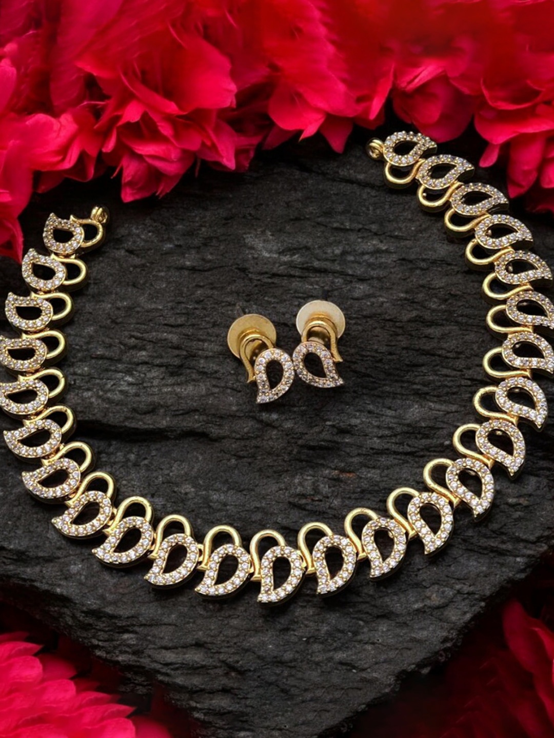

Rujve Jewellery Gold-Plated Artificial Stone Studded Jewellery Set