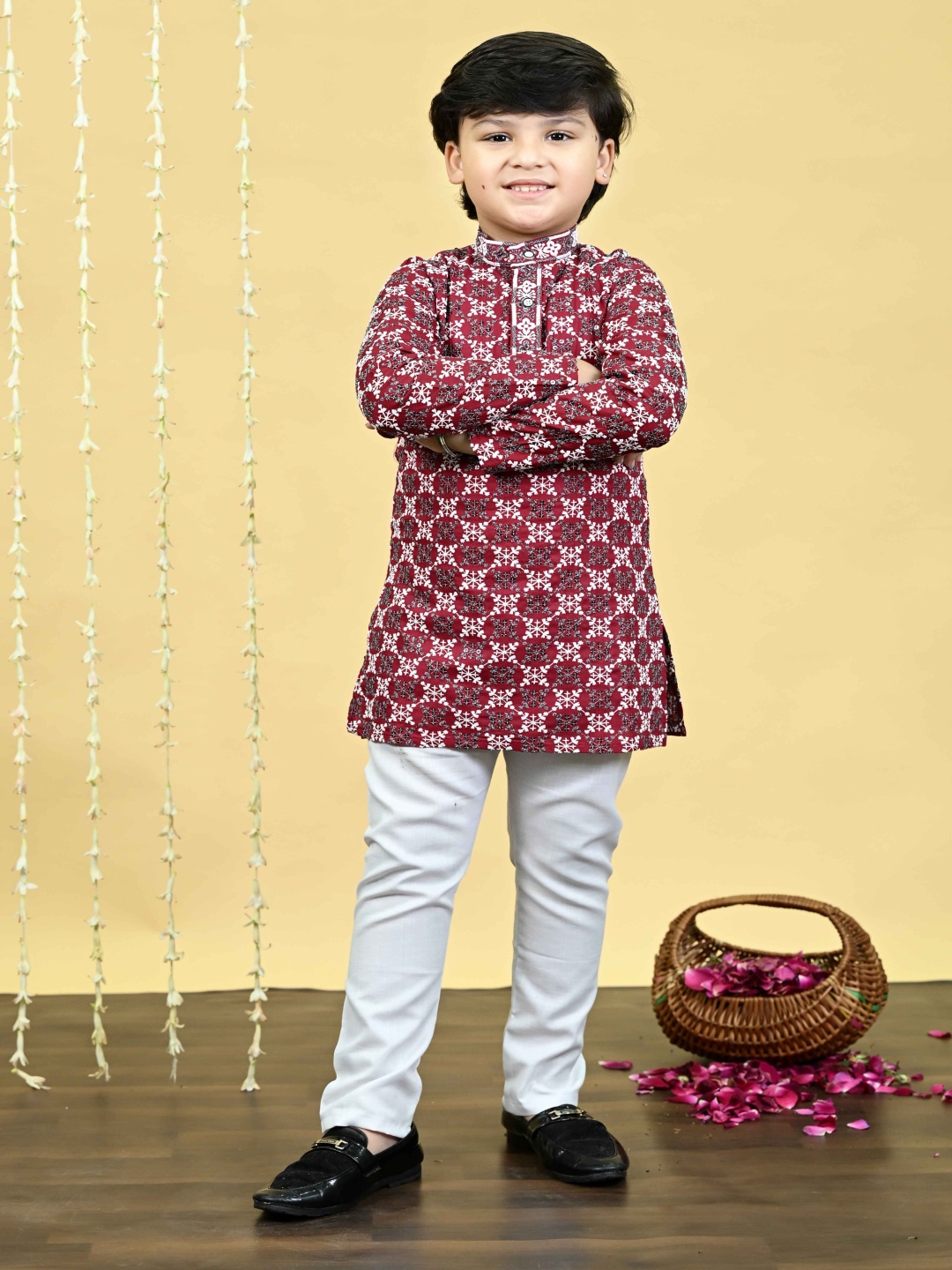 

BT DEZINES Boys Embroidered Regular Sequinned Kurta with Pyjamas, Maroon